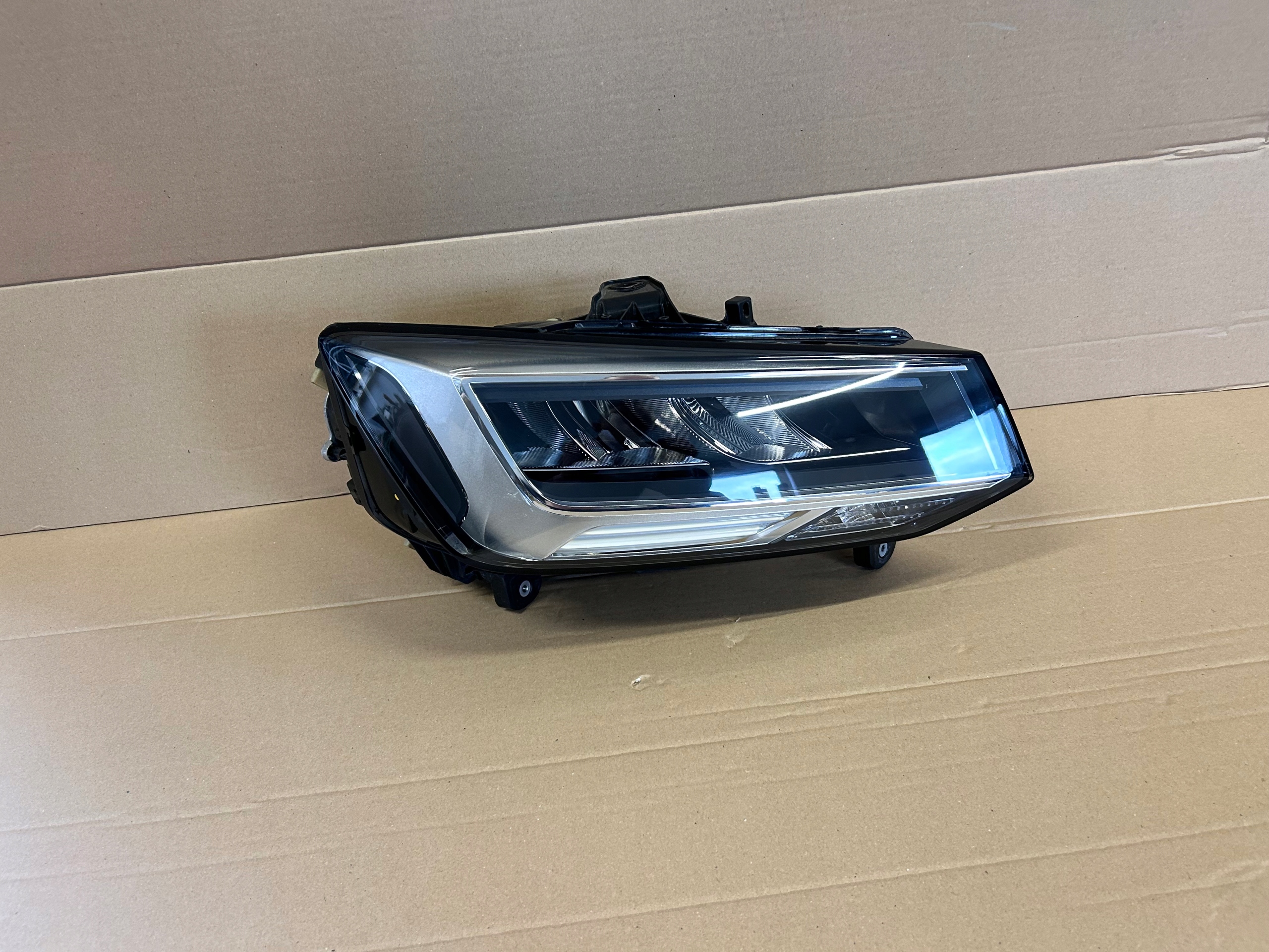 REFLEKTOR rechts AUDI Q2 LIFT FULL LED nr.0