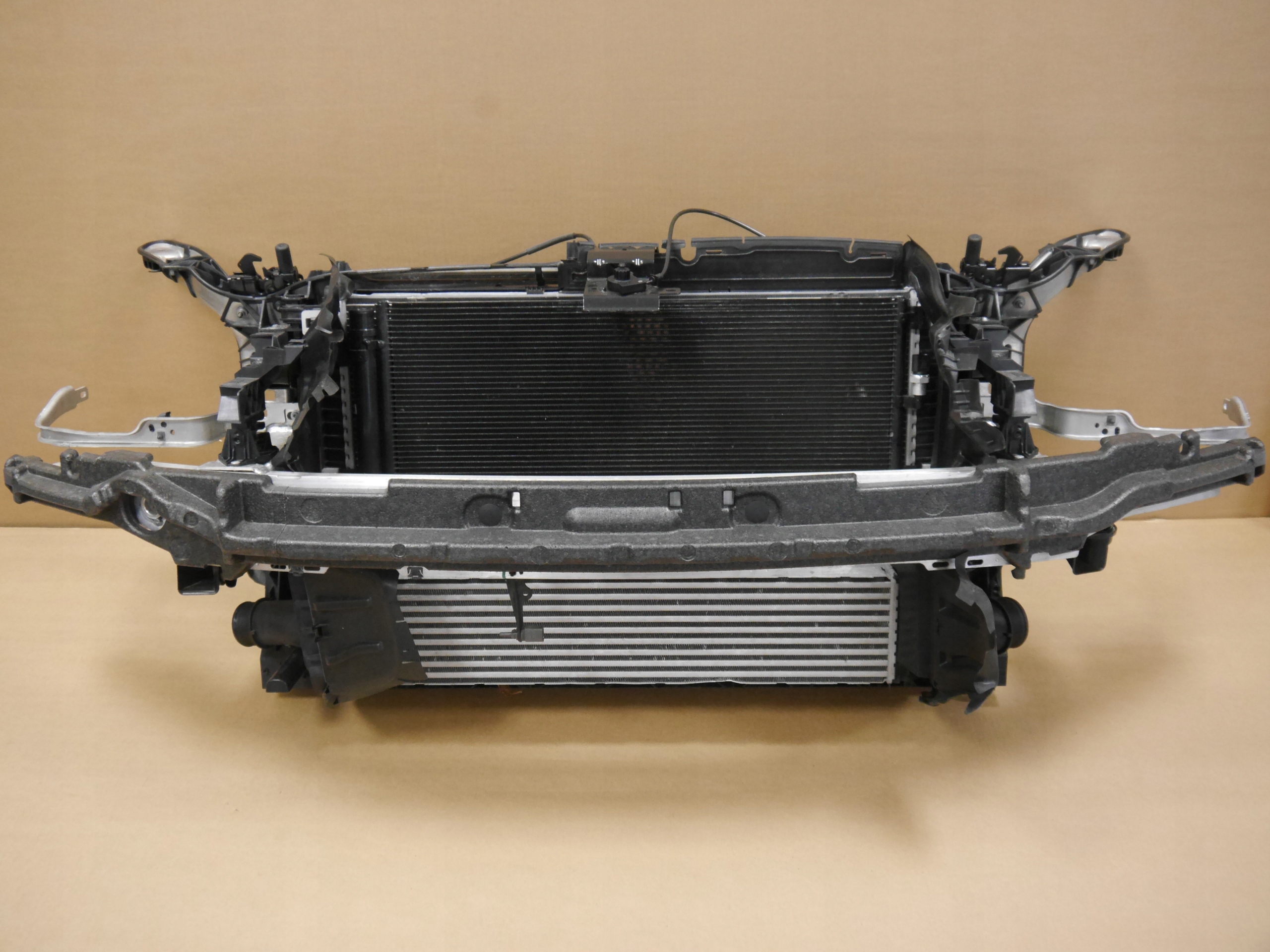 AUDI A6 C8 A7 4K PAS PRZEDNI CHŁODNICE 2.0 TFSI