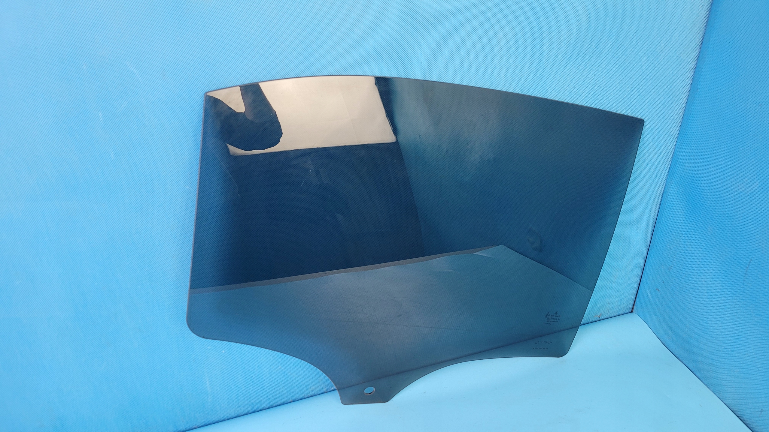 1777350801 - W177 20R скло двері правий задній a1777350801 седан