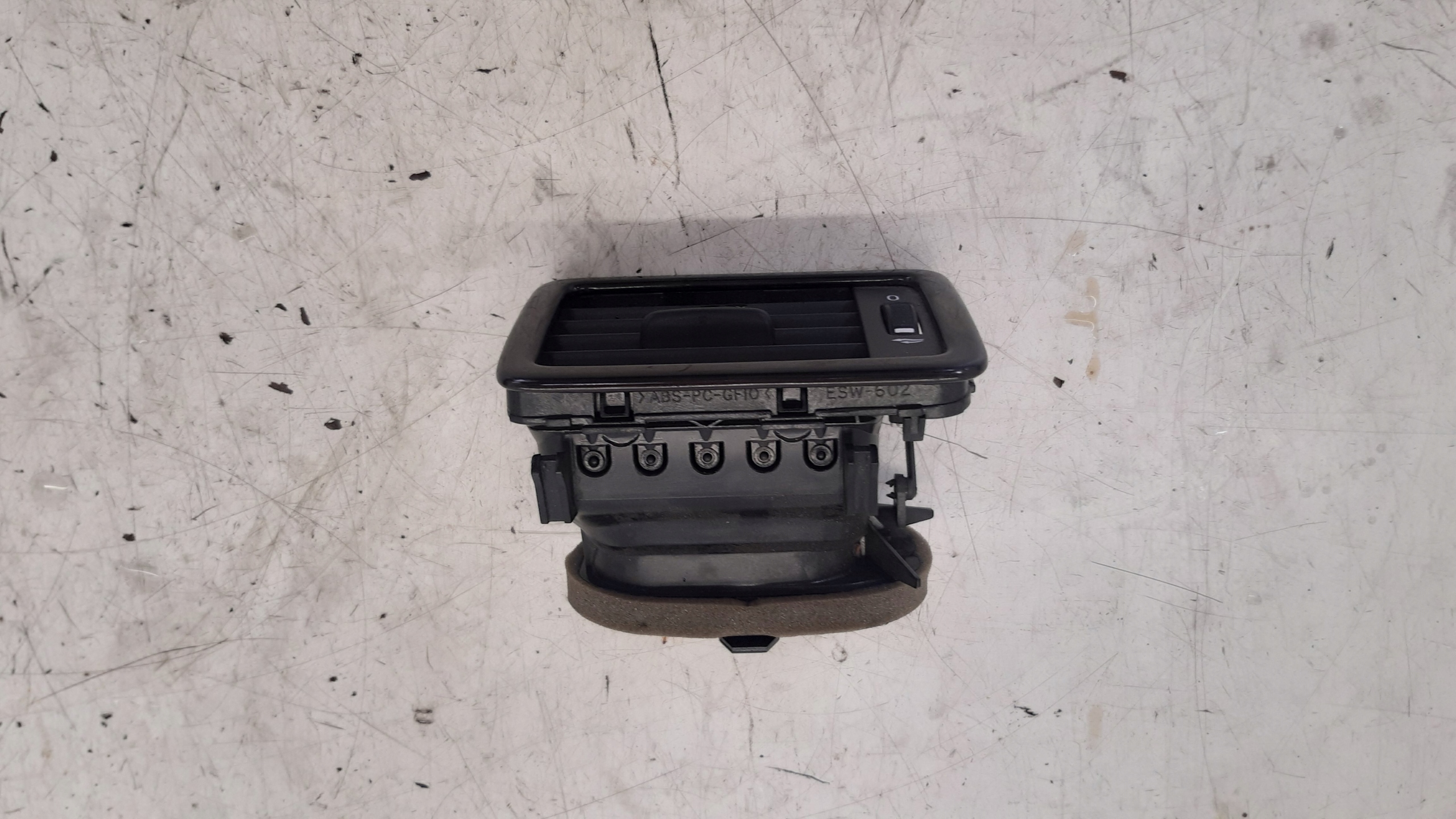 grid air conditioning devices left 30755183 Volvo V70