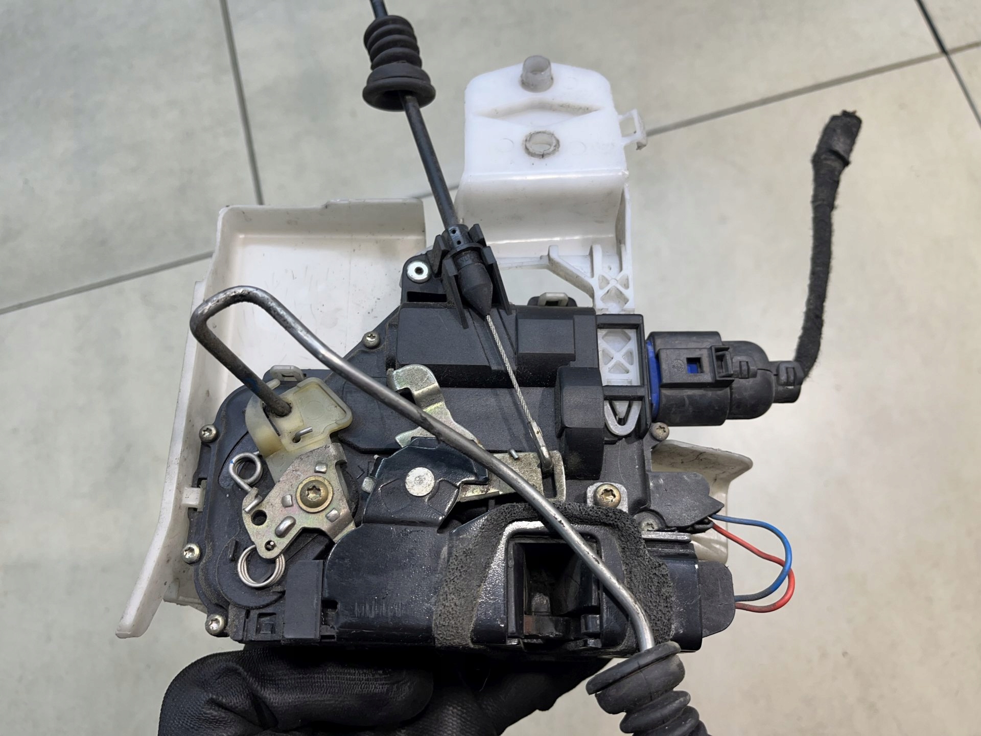 lock door left front 8PIN VW POLO IV 1.2 12V