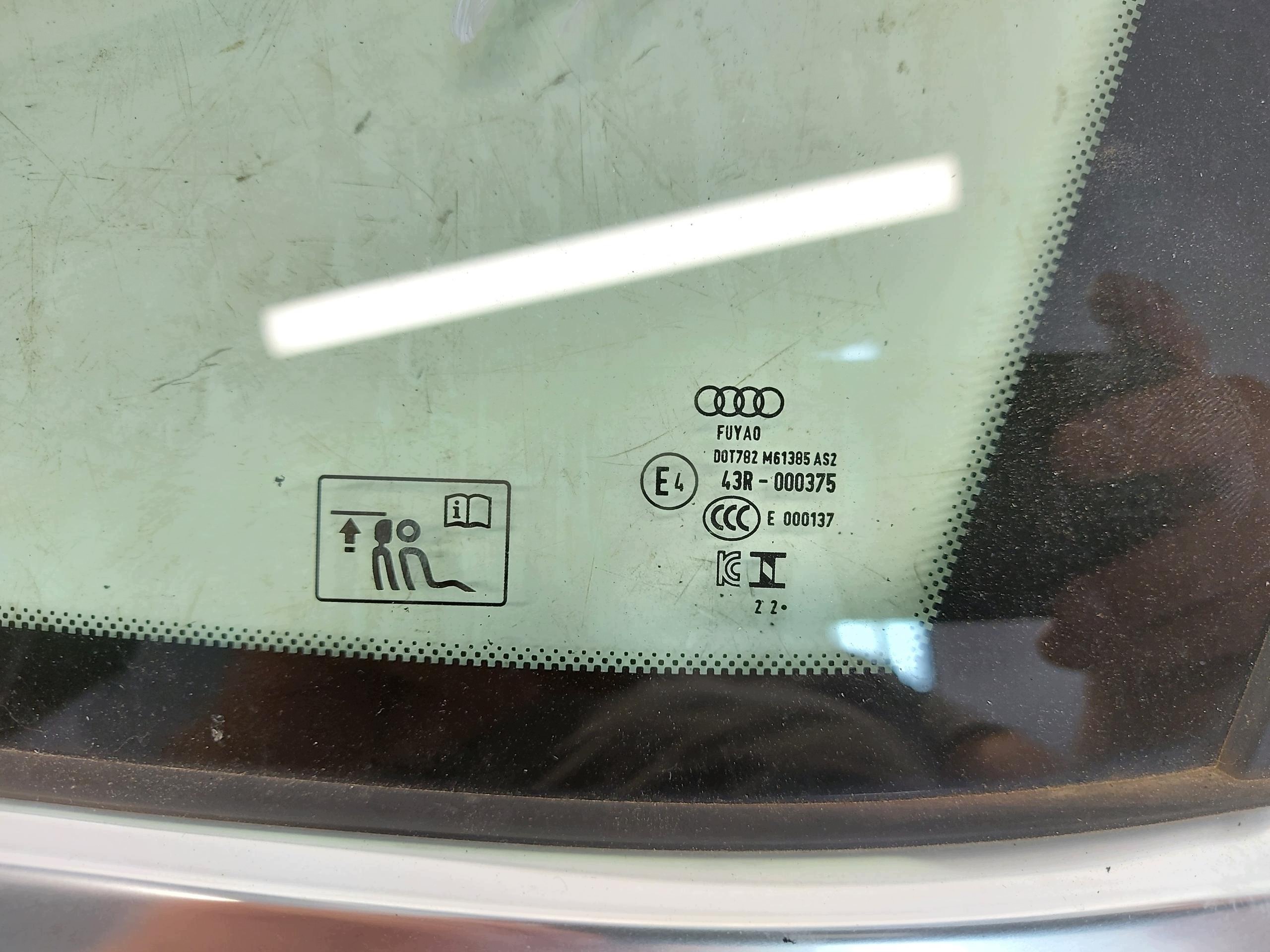 Audi Q8 E-TRON SportBack window window right rear part rear trojkatna