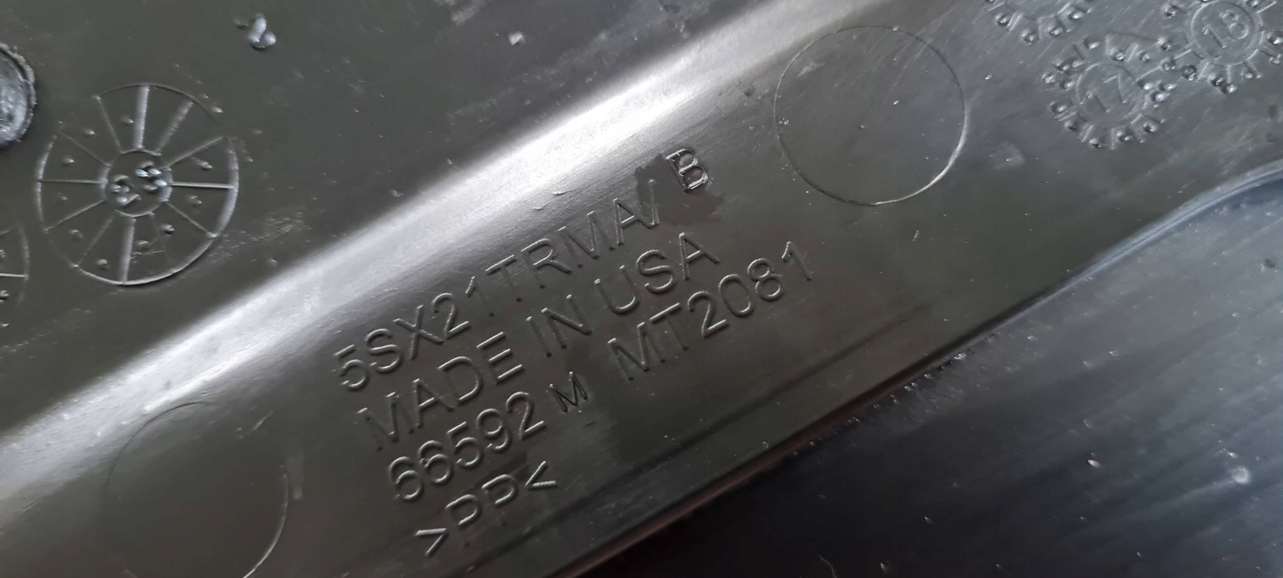 Chrysler Pacifica 2022 cover PLECY seat side left front 5SX21TRMA