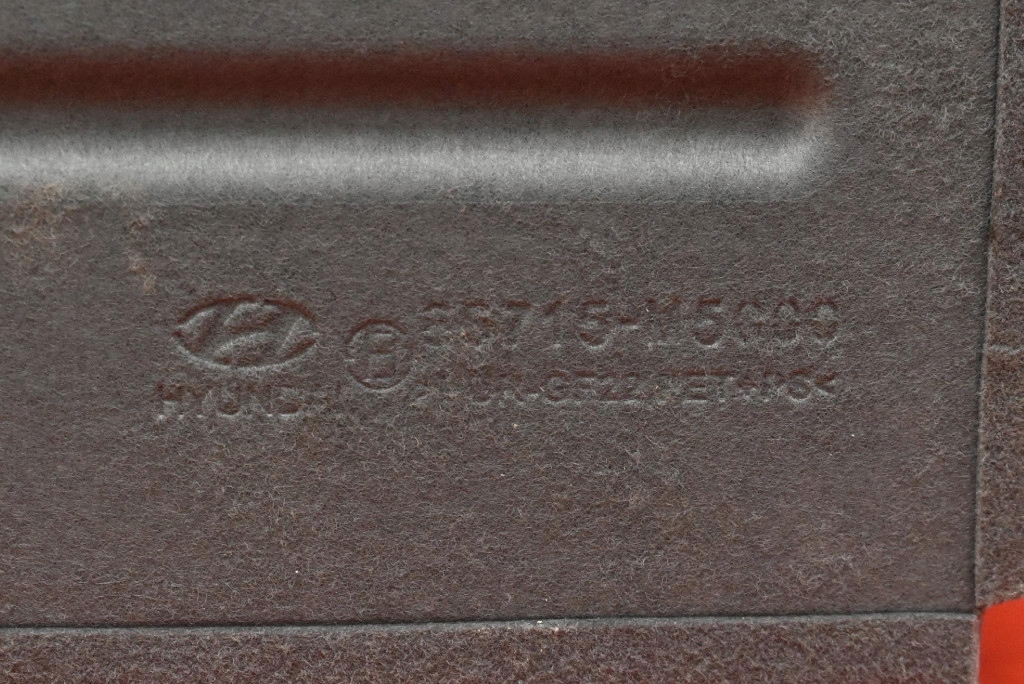 floor boot 85715-M5000SRX HYUNDAI NEXO 18