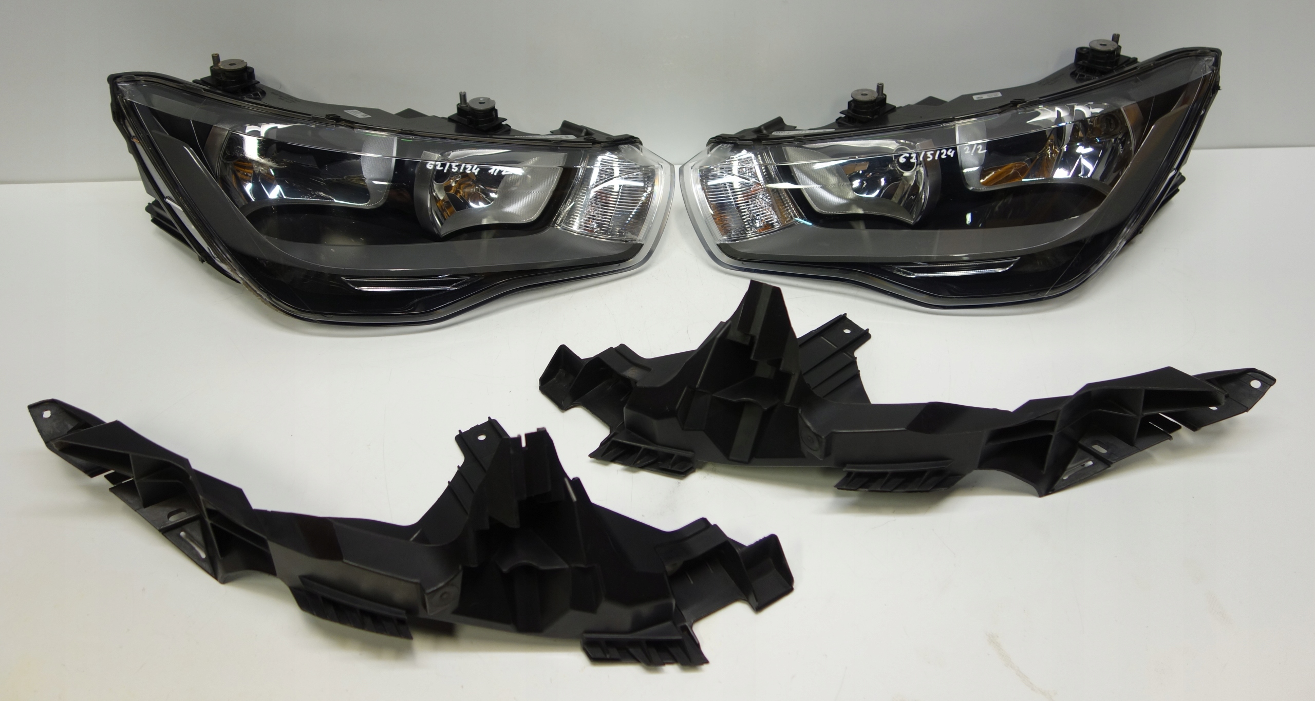 AUDI A1 2010-2014 ZE ŚLIZGAMI ZWYKŁE 8X0941004 LAMPY PRZÓD PRZEDNIE