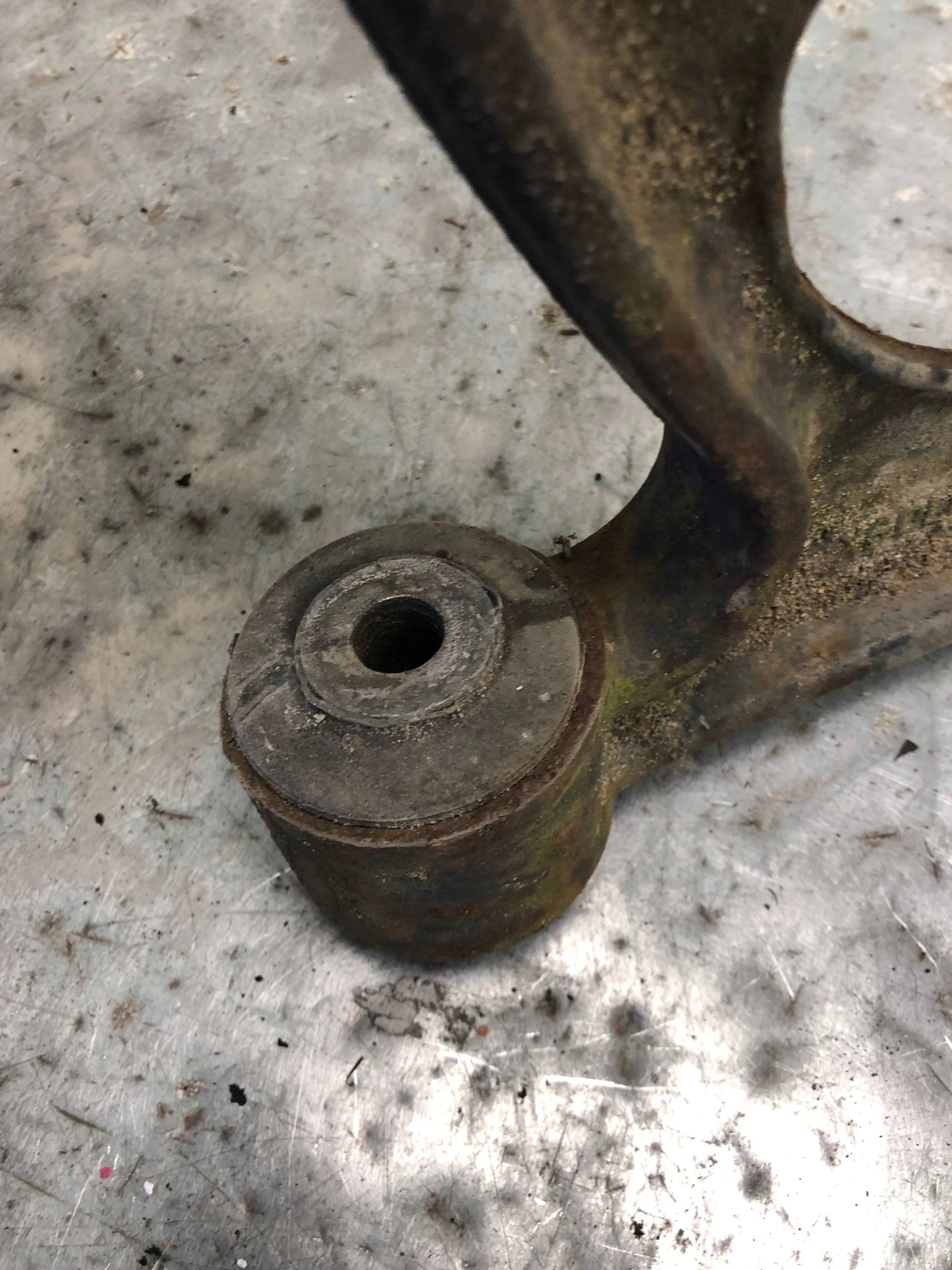 arm right front VW 1K0407153G
