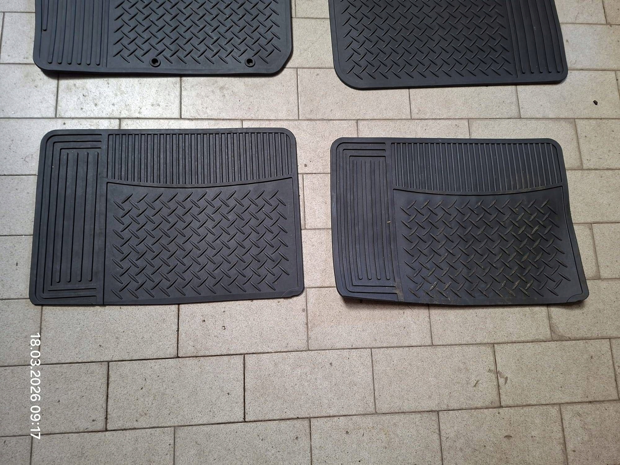 mats podlogowe rubber Dacia Spring komplet
