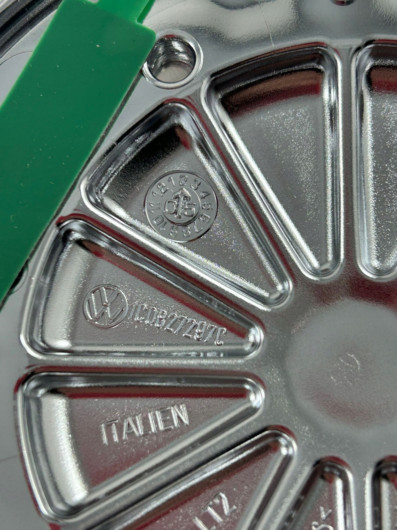 Znaczek emblemat VW 1C0827297C Marka Volkswagen