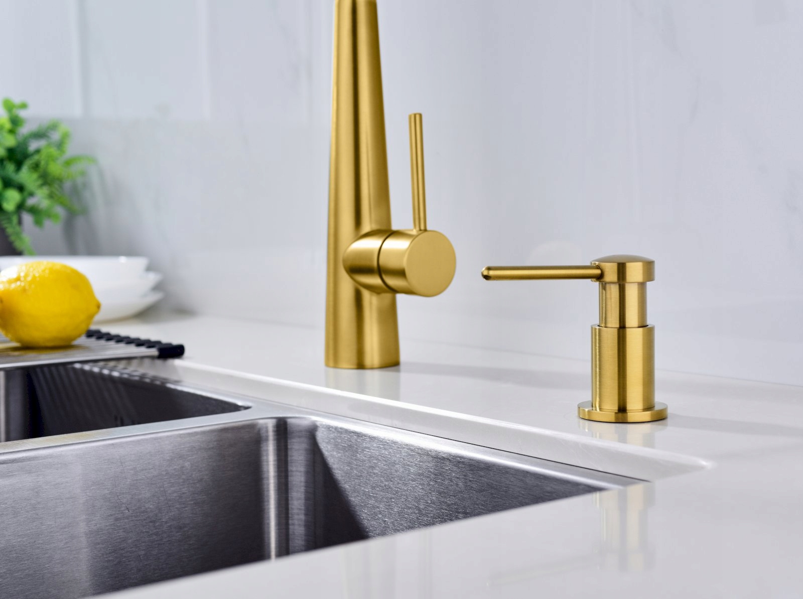 AddPoint dozownik do płynu złoty szczotkowany F072 Marka inna