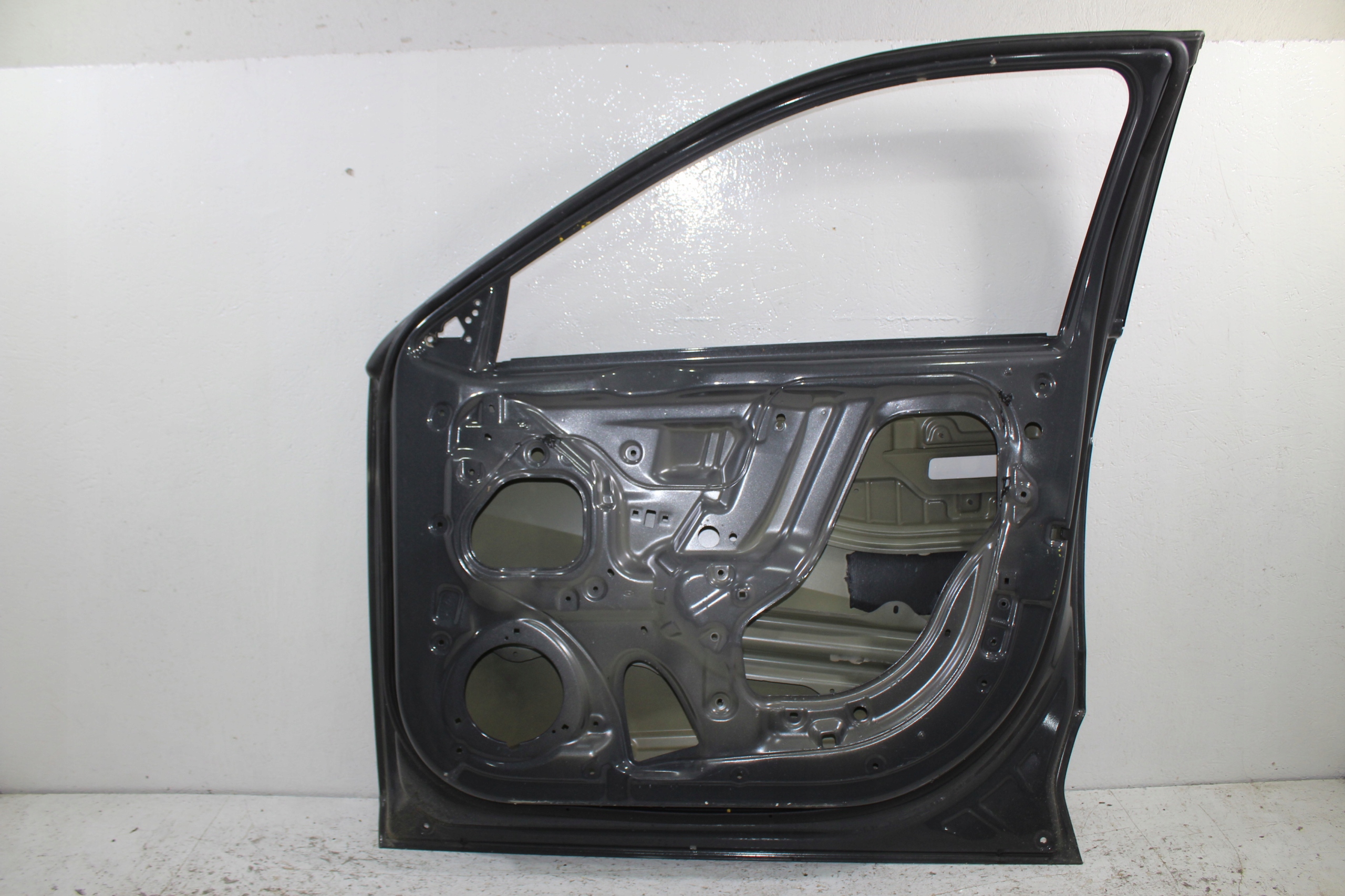 Hyundai Ioniq V 5 door right front front