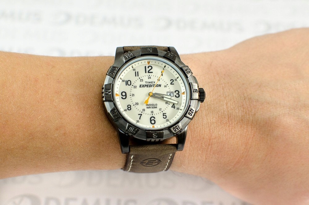 ZEGAREK MĘSKI Timex Expedition PODŚWIETLENIE INDIGLO DATOWNIK 5ATM SKÓRA Mechanizm kwarcowy