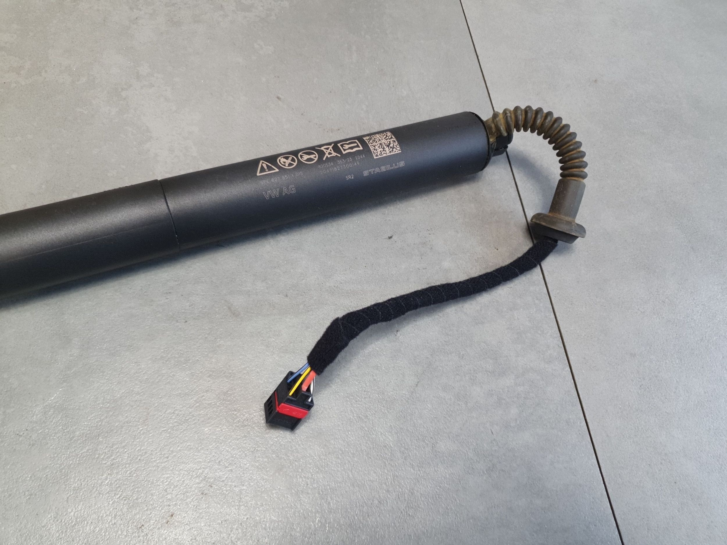 Cupra Leon IV KOMBI damper bonnet boot electrical 5FE827851A