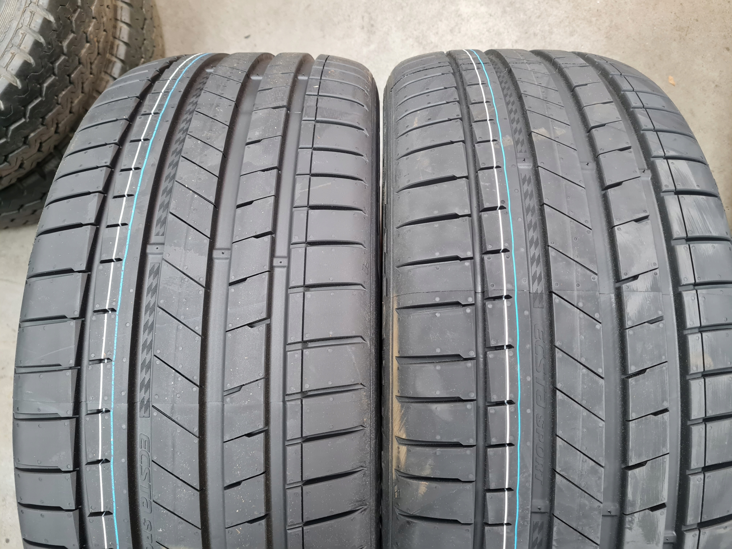 2x Kumho Ecsta Sport PS72 245/40R19 2025 Nové