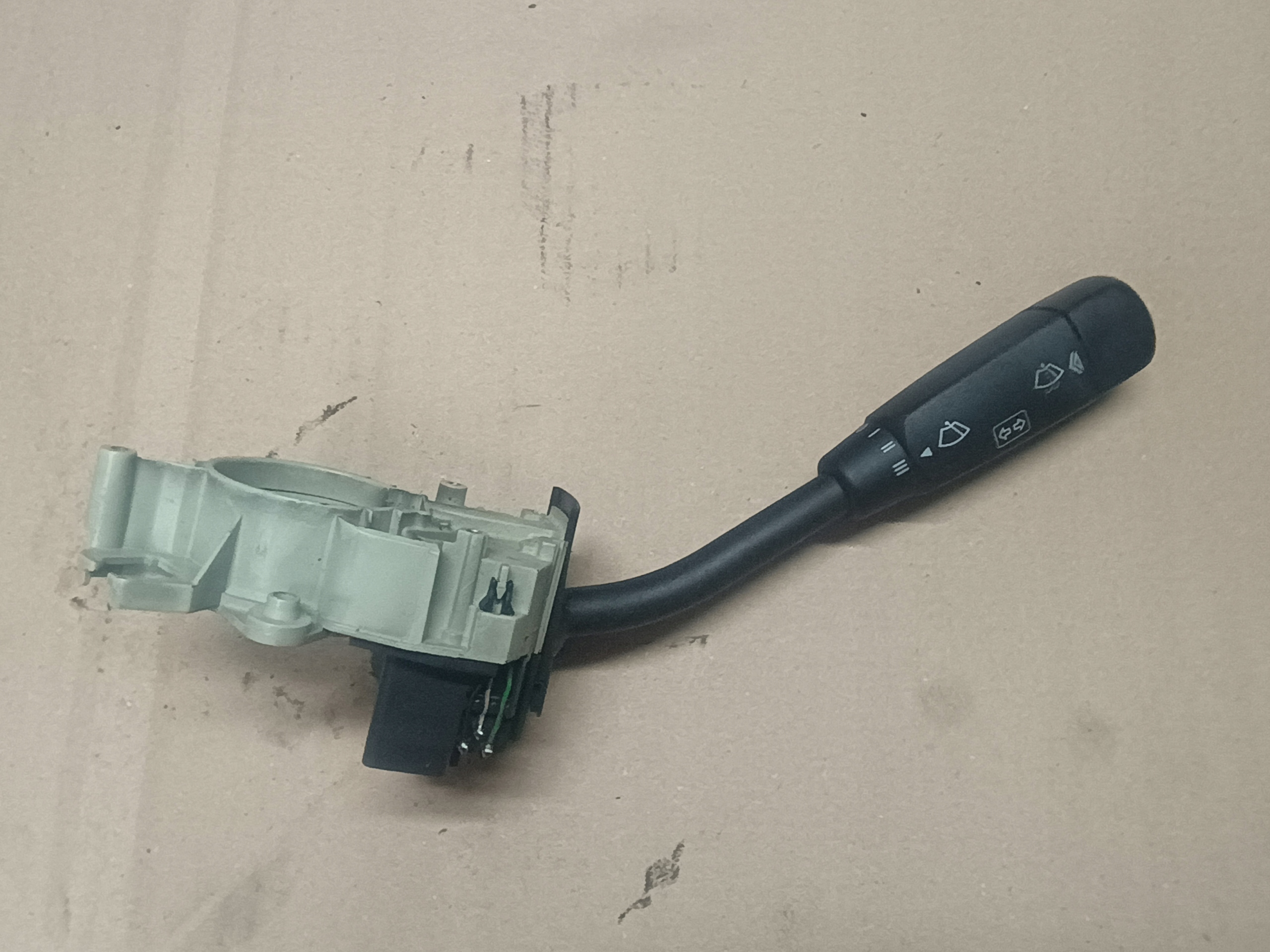 Bouton MANETKA 2035450010 MERCEDES C