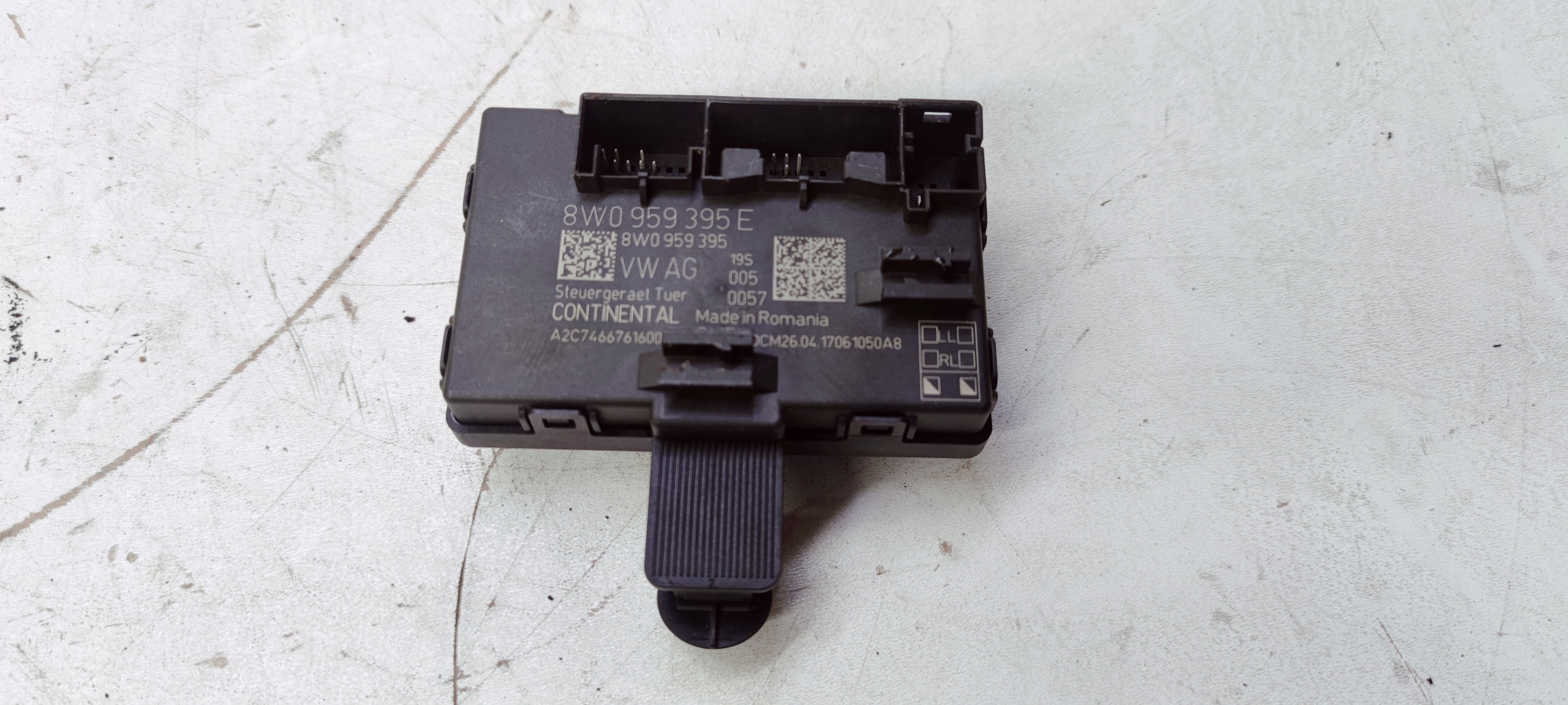 Модуль управління задніми дверима AUDI A4 B9 8W0959395E