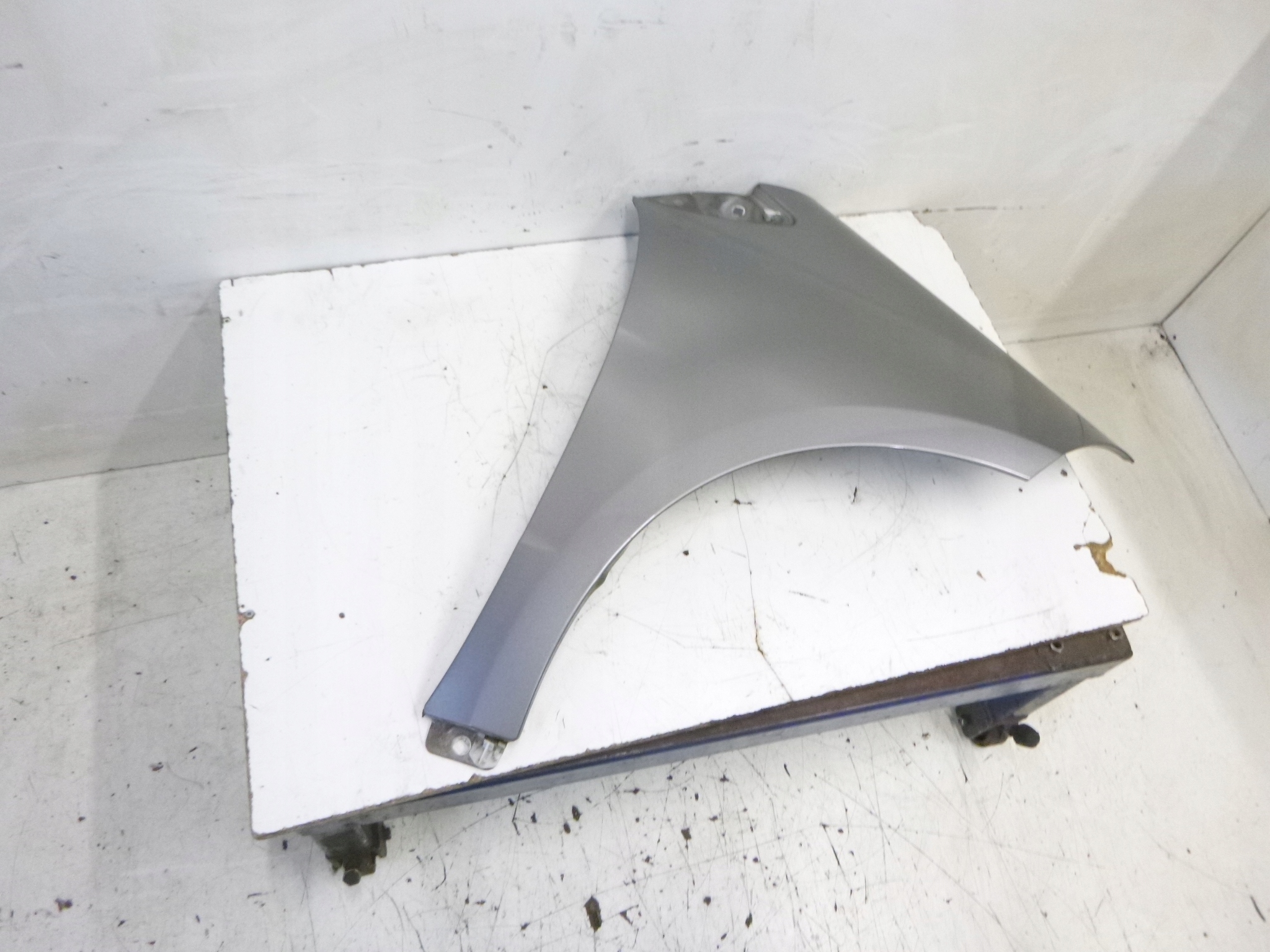 fender right Mercedes W169 748 2005r