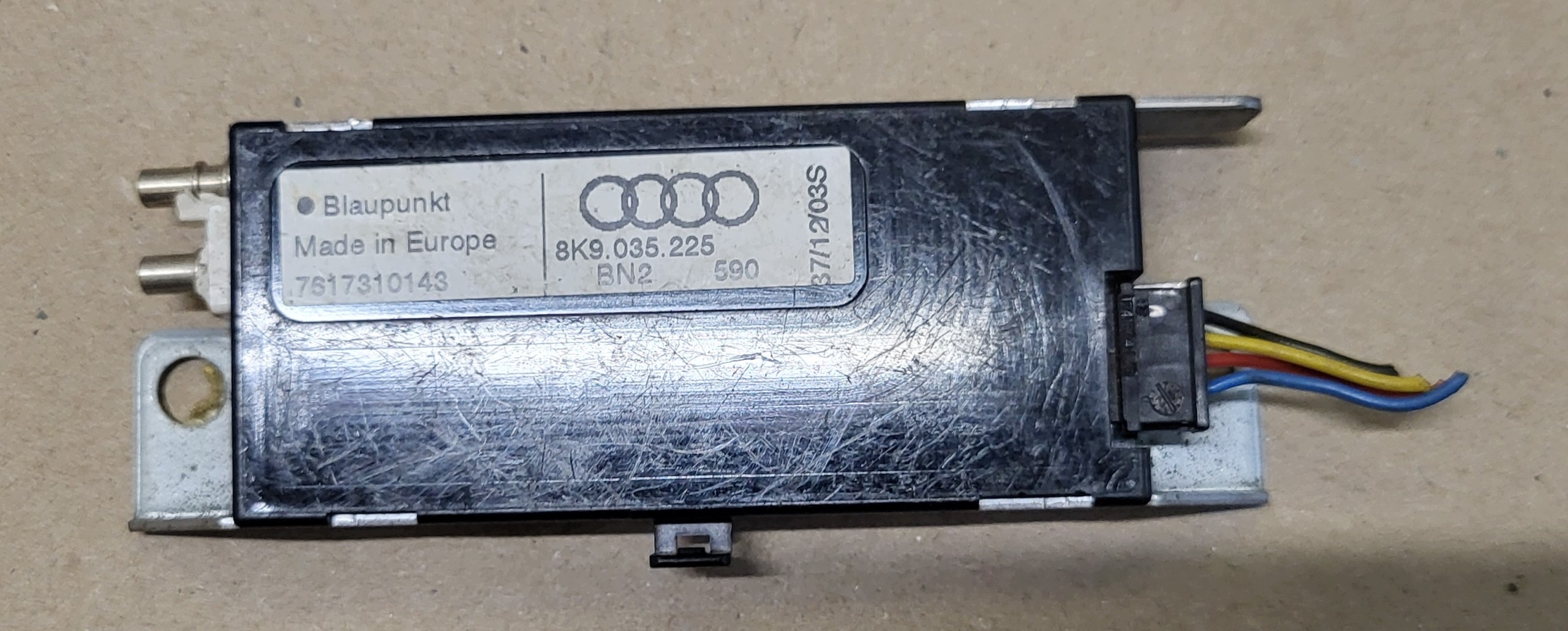 antenna amplifier AUDI A4 B8 A5 8T Q5 8K9035225 OE