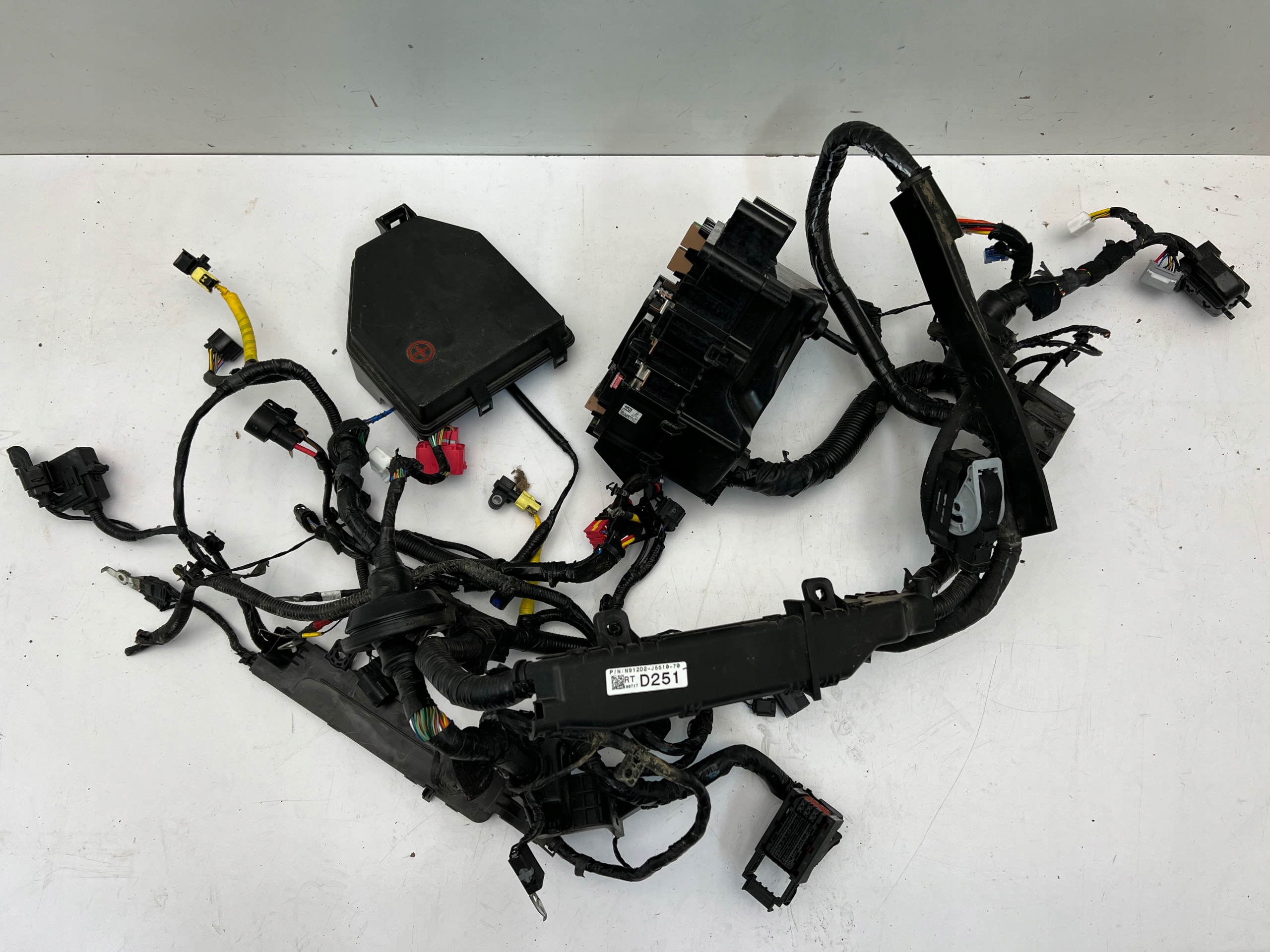 KIA STINGER 2.0 WIĄZKA KOMORY SILNIKA PUSZKA BSI