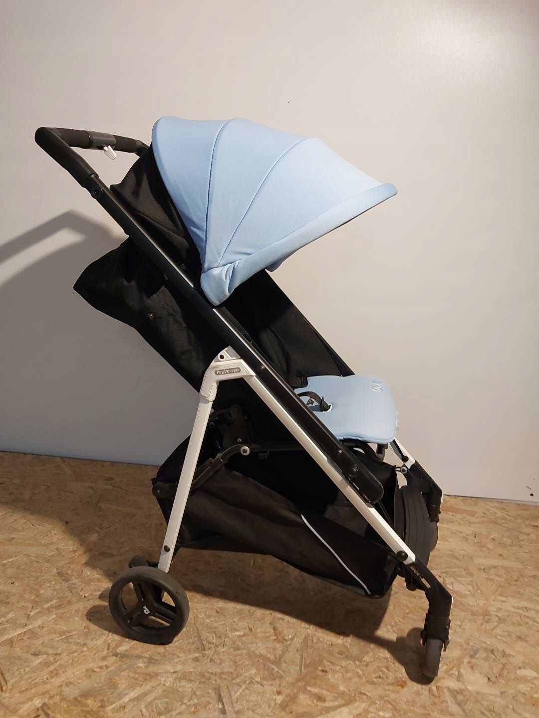 PEG PEREGO TAK LEKKI I KOMPAKTOWY WÓZEK SPACEROWY Waga wózka 5.9 kg
