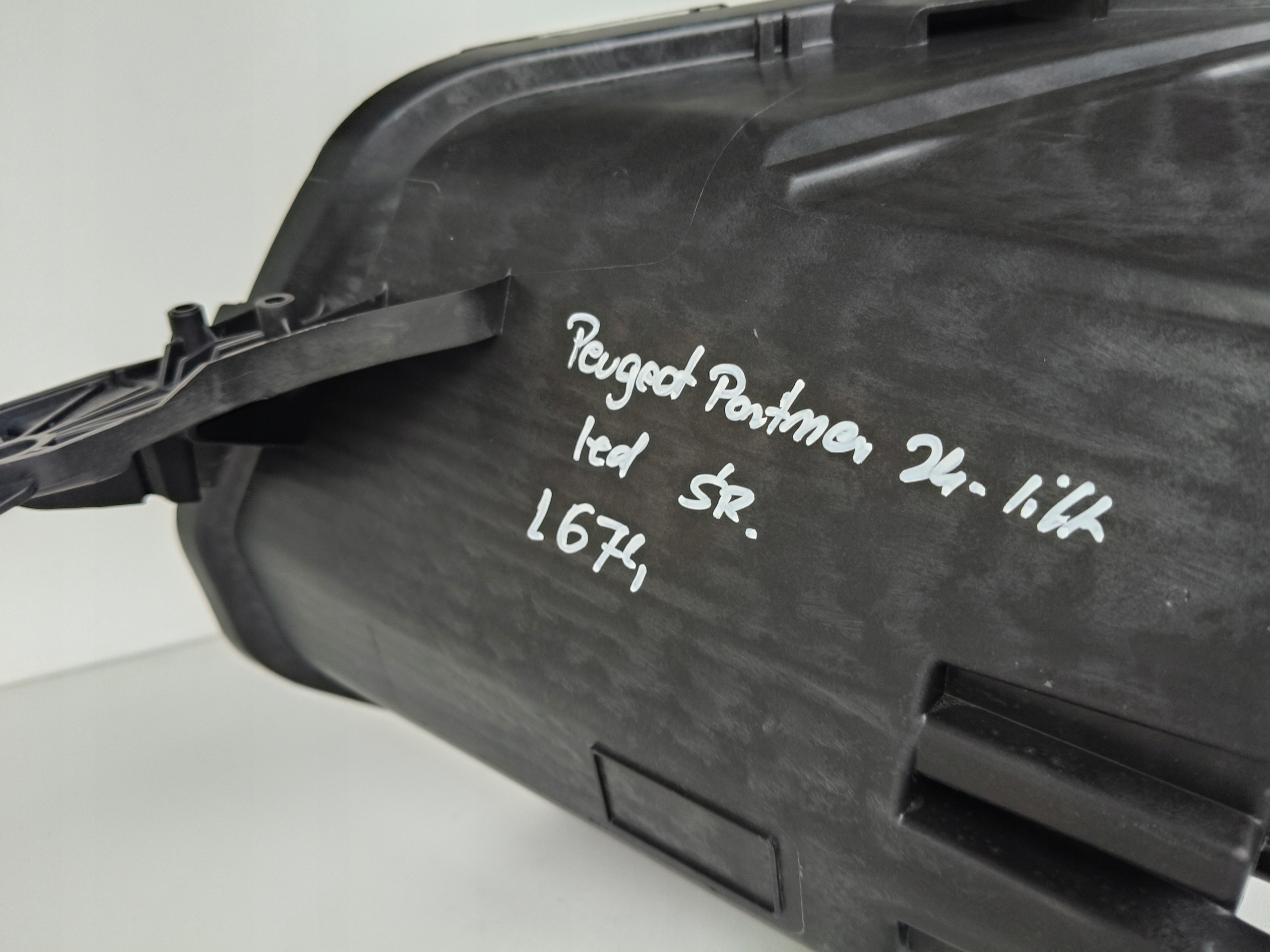 light right REFLEKTOR PEUGEOT PARTNER IV 24- LIFT LED