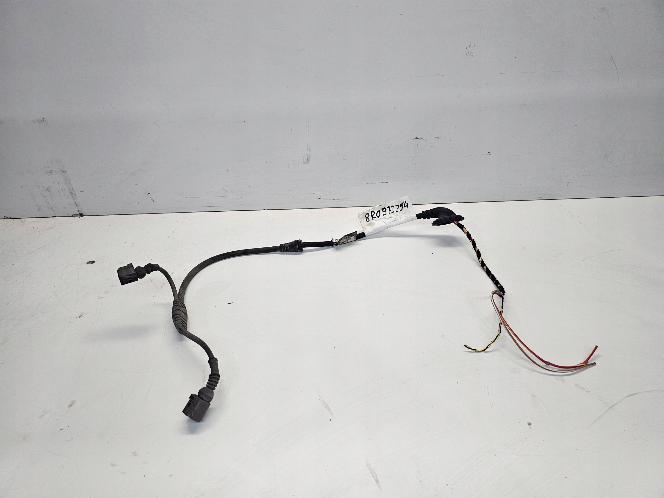 bundle of a caliper right rear part AUDI Q5 8R 8R0972254