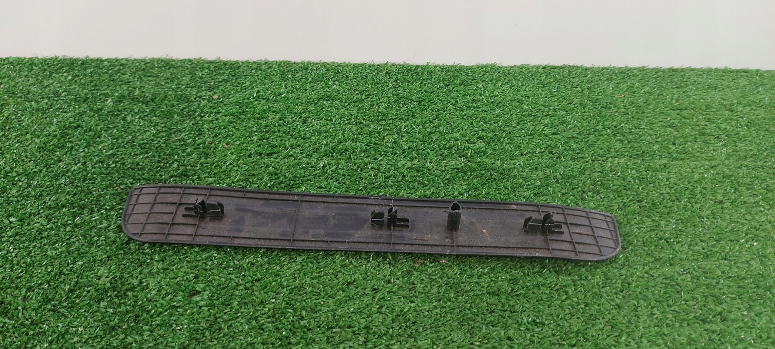 MAZDA CX7 right moulding threshold rear part cap ORG