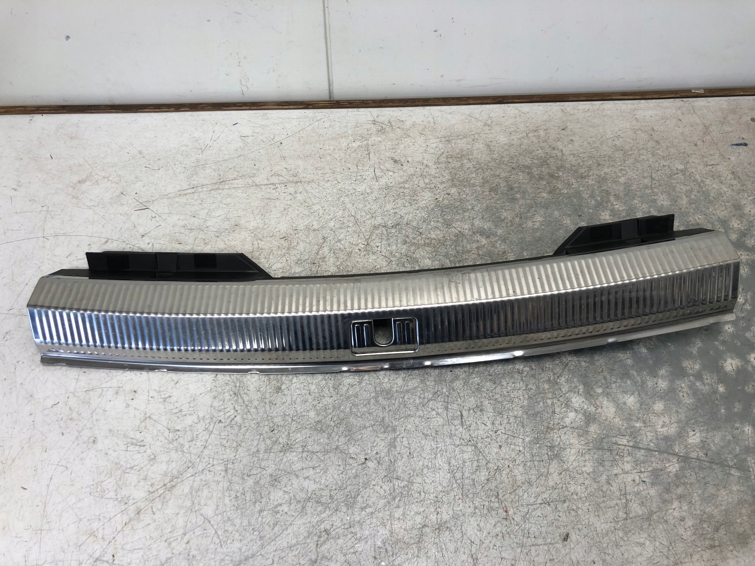 cover of the threshold boot AUDI A4 B8 KOMBI 8K9864483C