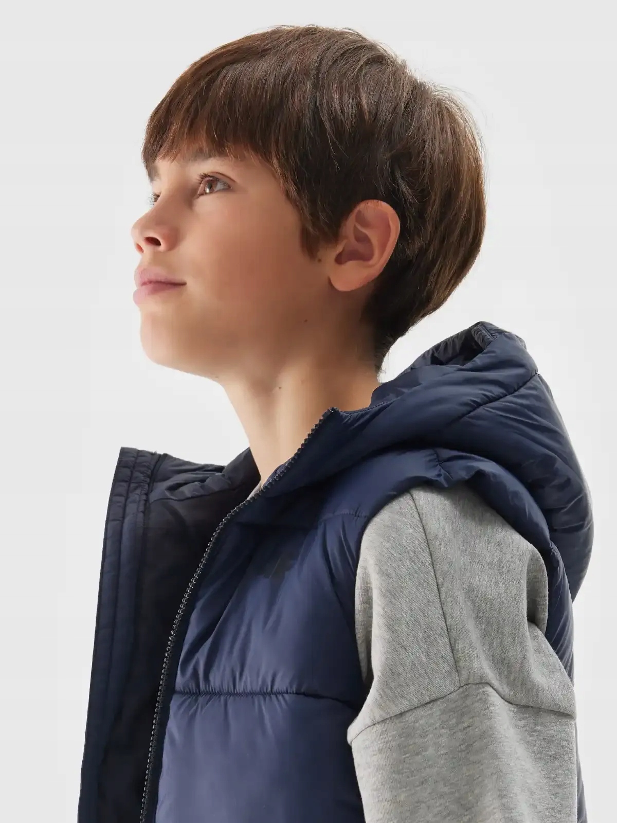 BEZRĘKAWNIK CHŁOPIĘCY 4F PUCHOWY Z KAPTUREM ZAPINANY CIEPŁY AW24M134 Rodzaj bezrękawnik