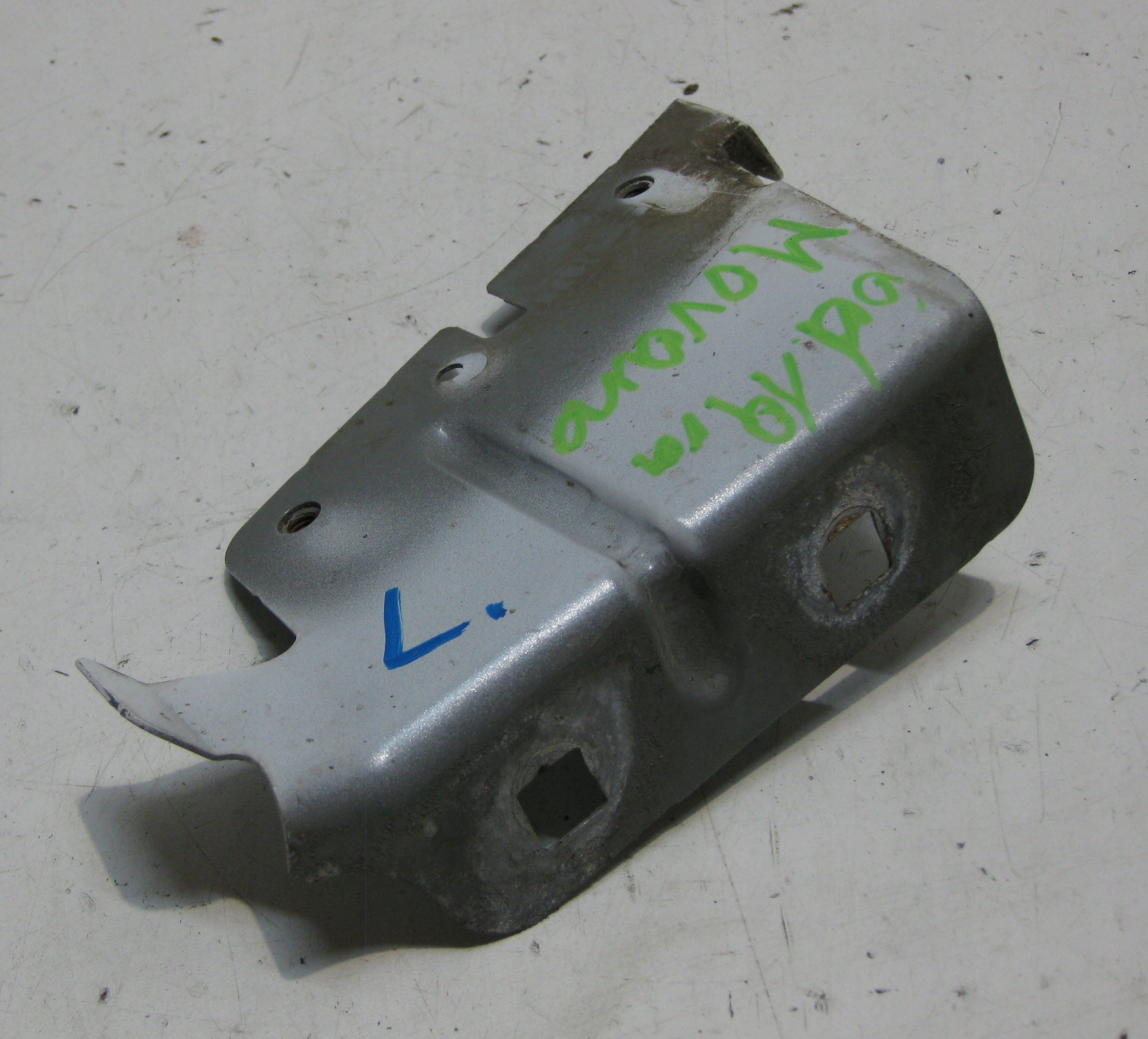 RENAULT MASTER III LIFT staffa parafango sinistra anteriore 641C30003R