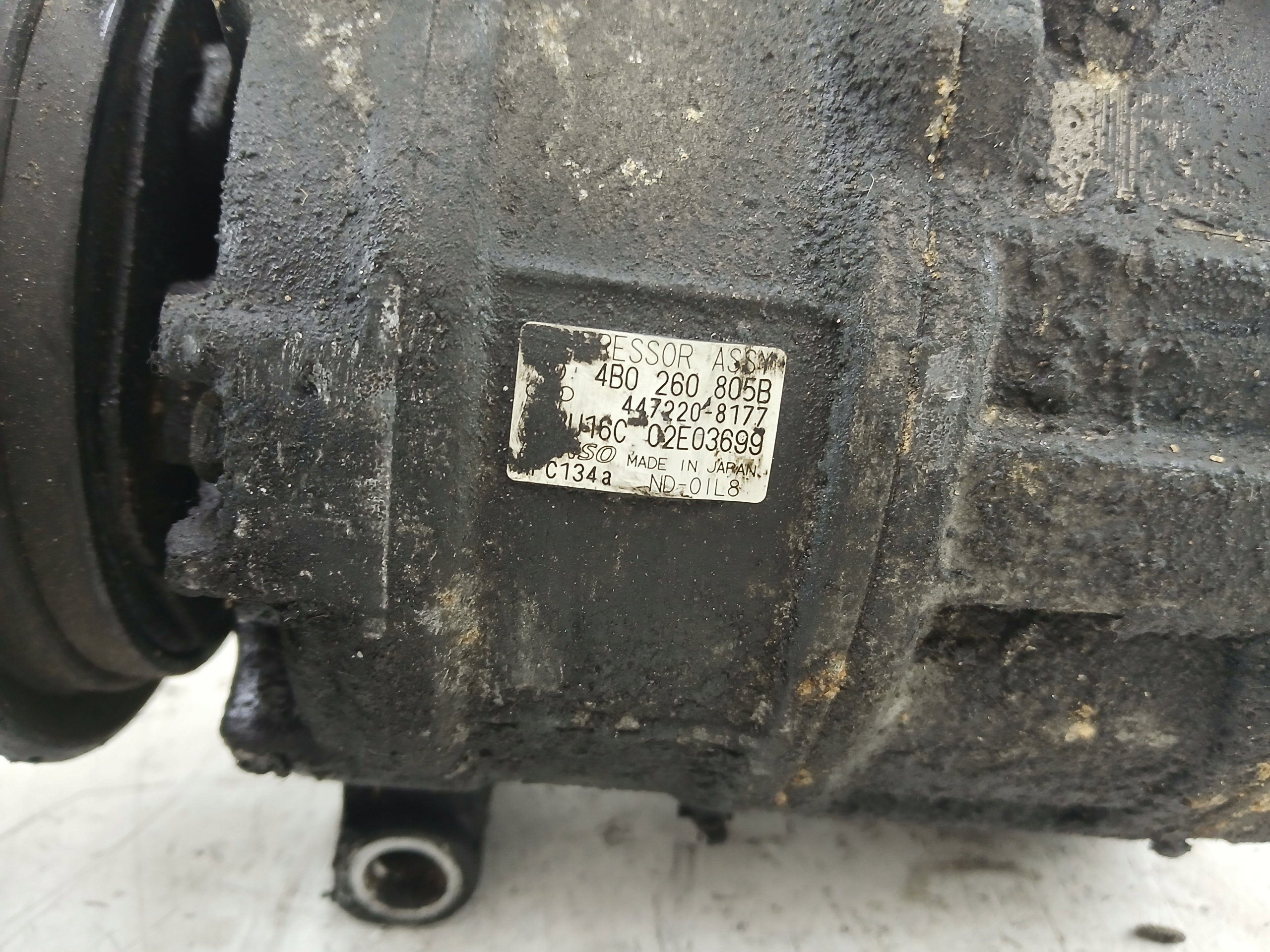AUDI A6 C5 A4 B5 2.5 TDI compressor; compressor of the air conditioning 4B0260805B