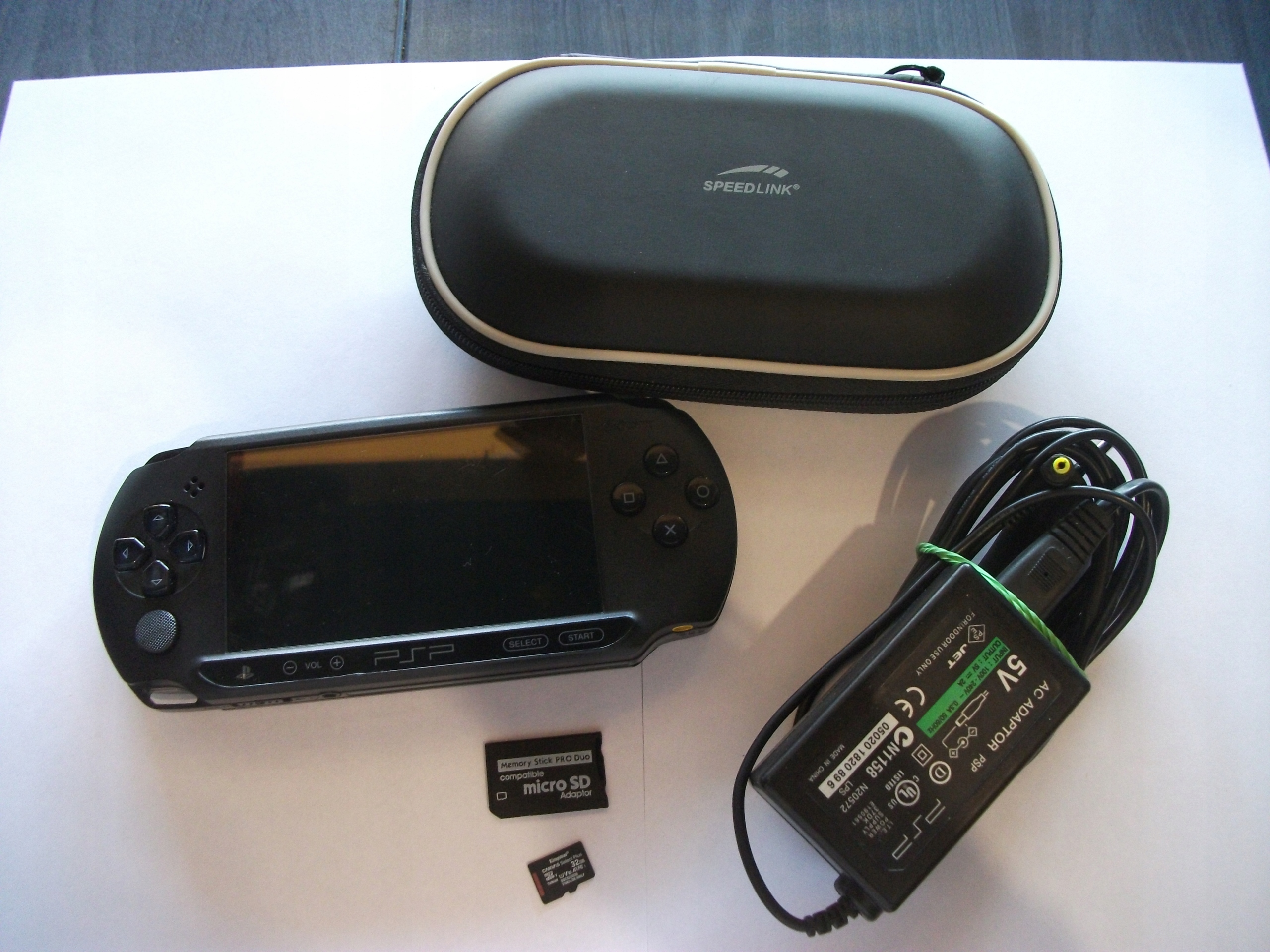 Konsola Sony PSP Slim PSP-E1004+karta 32GB+6 gier