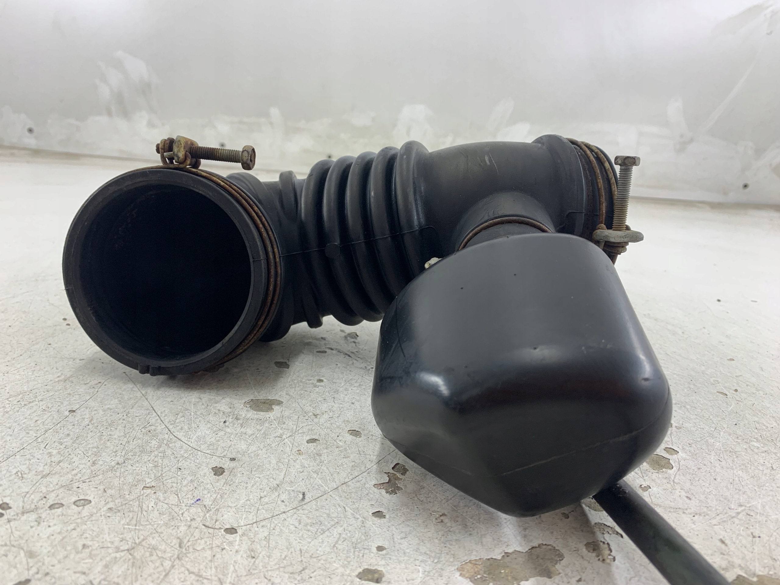 MITSUBISHI OUTLANDER and 2.0 pipe intake wiring air MR258240