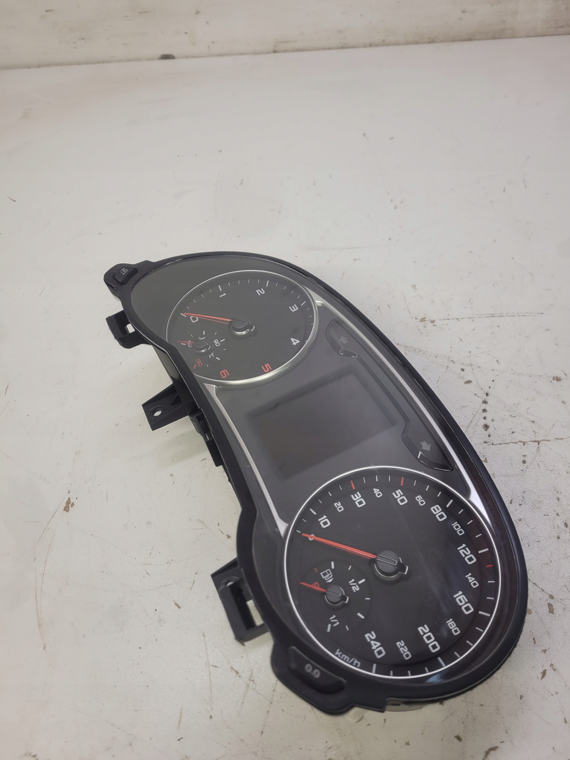 dials dials AUDI A1 8X 1.6 TDI 8X0920930A EU