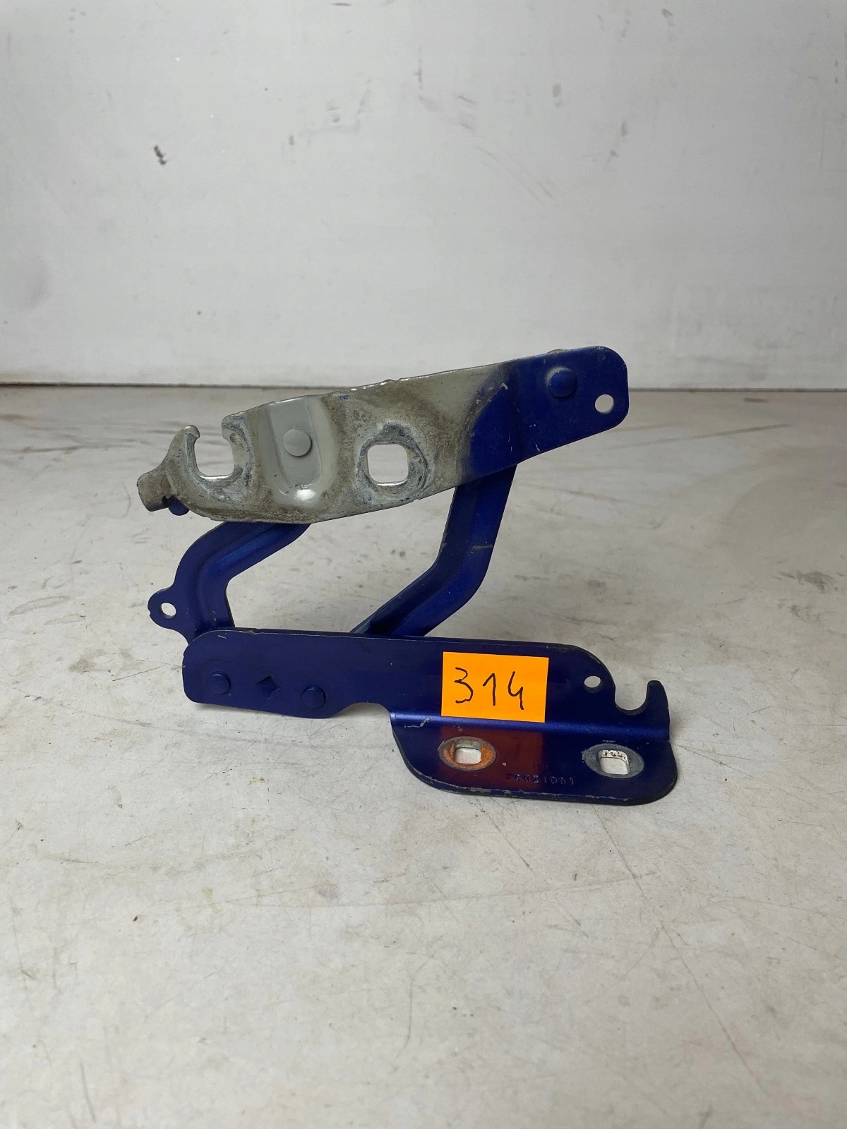 hinge bonnets front front right Ford Fiesta MK7