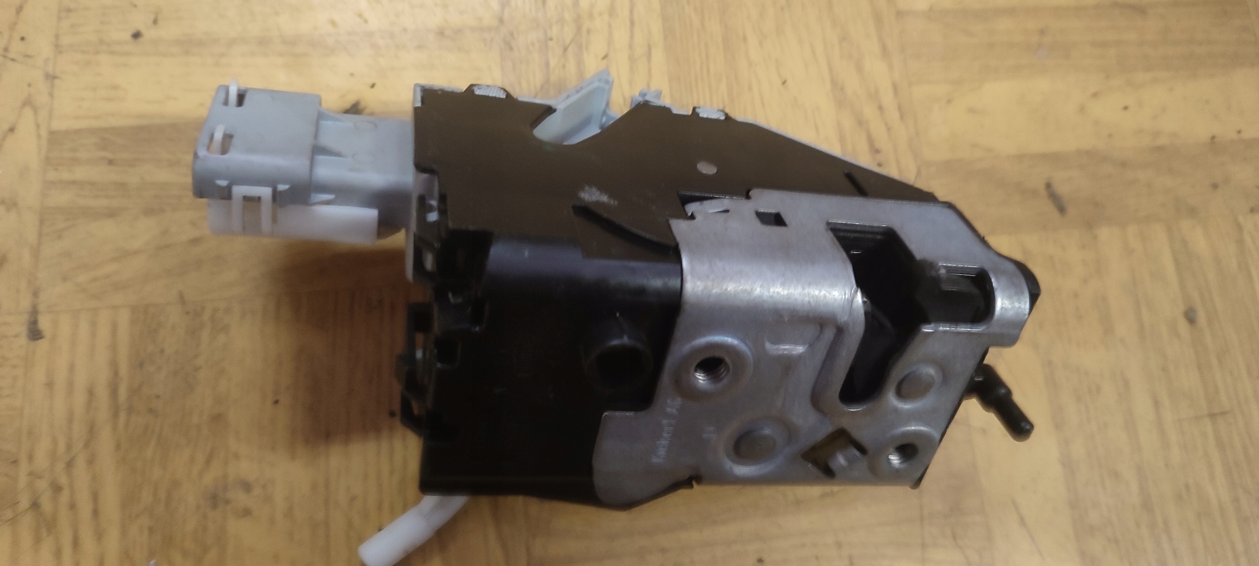 lock door front right 6 pin PEUGEOT 407 9681337480