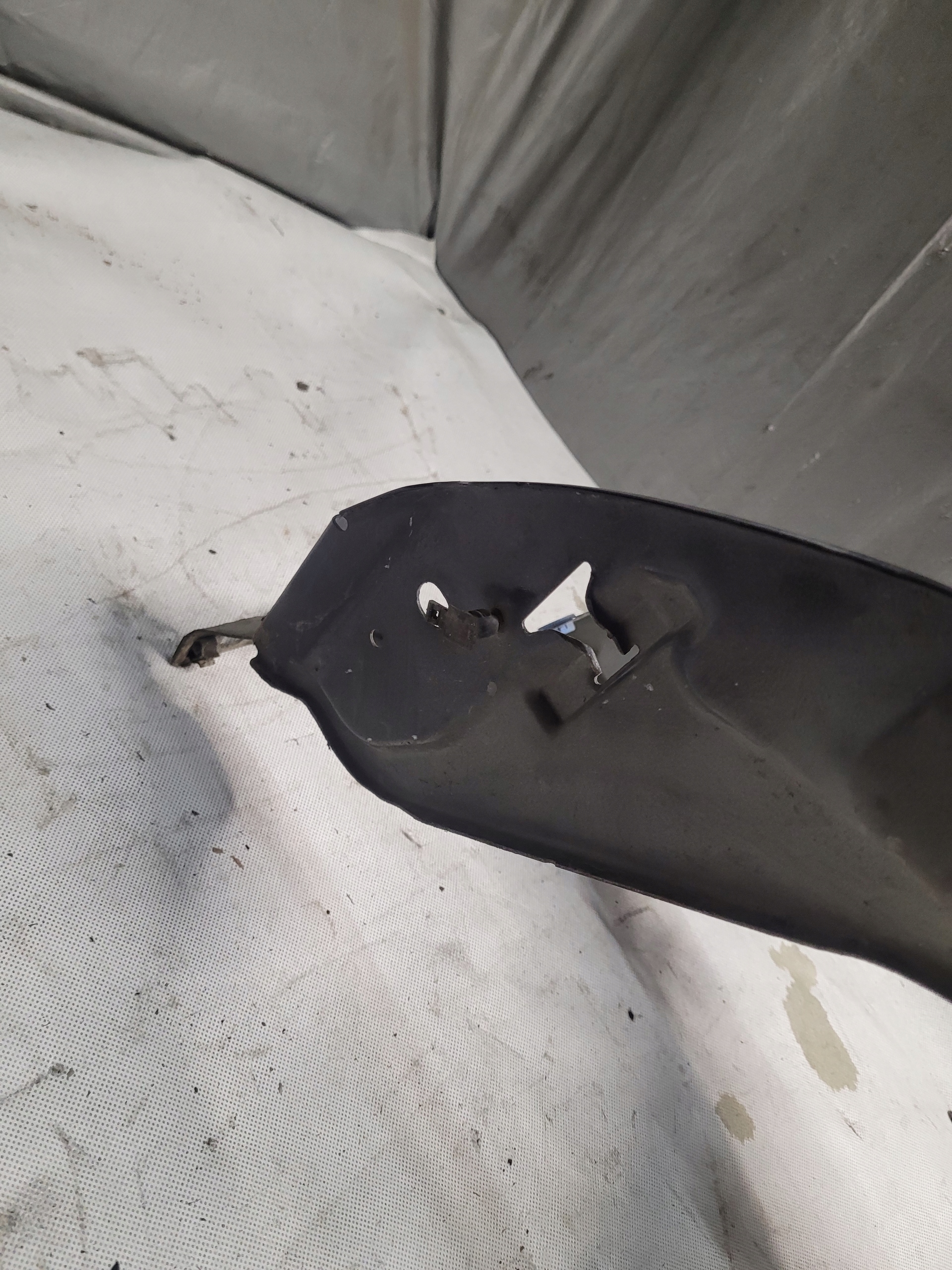 support panel for radiators upper pillar VOLVO V50