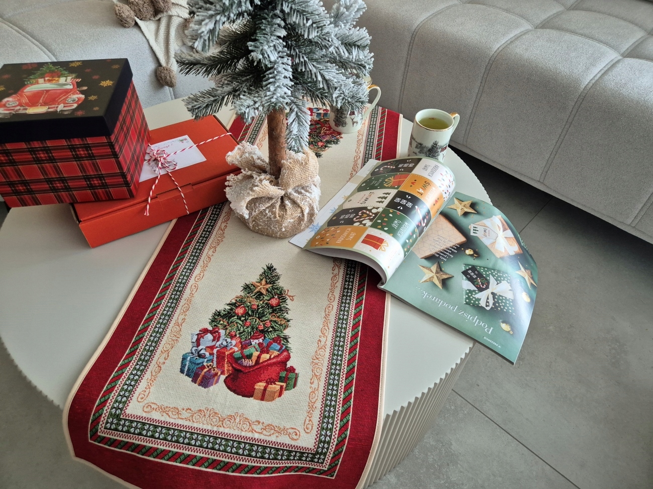 Běhoun se stromečkem 40x100 cm V16