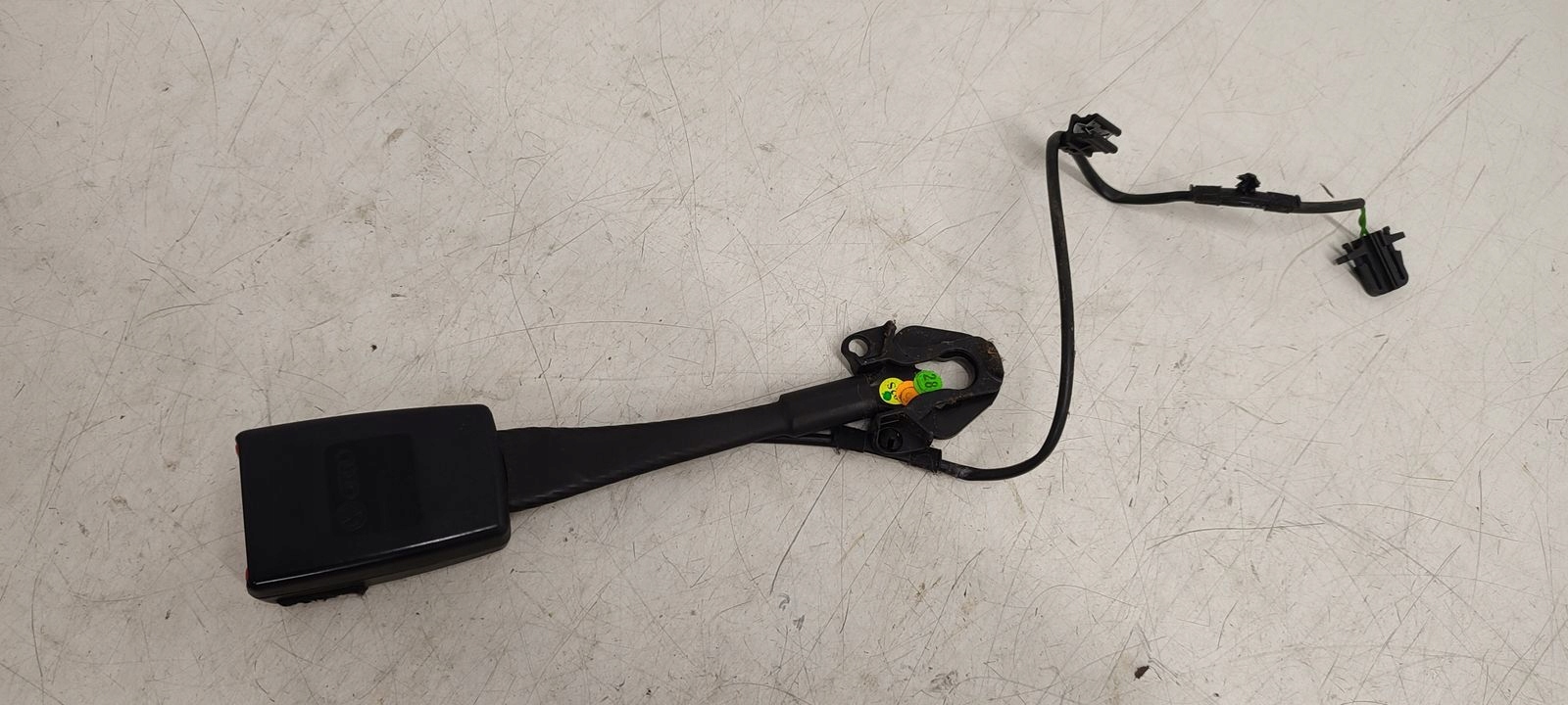 Fixation arbre ceintures sécurité Droit Audi A4 B8 1,8 TFSI