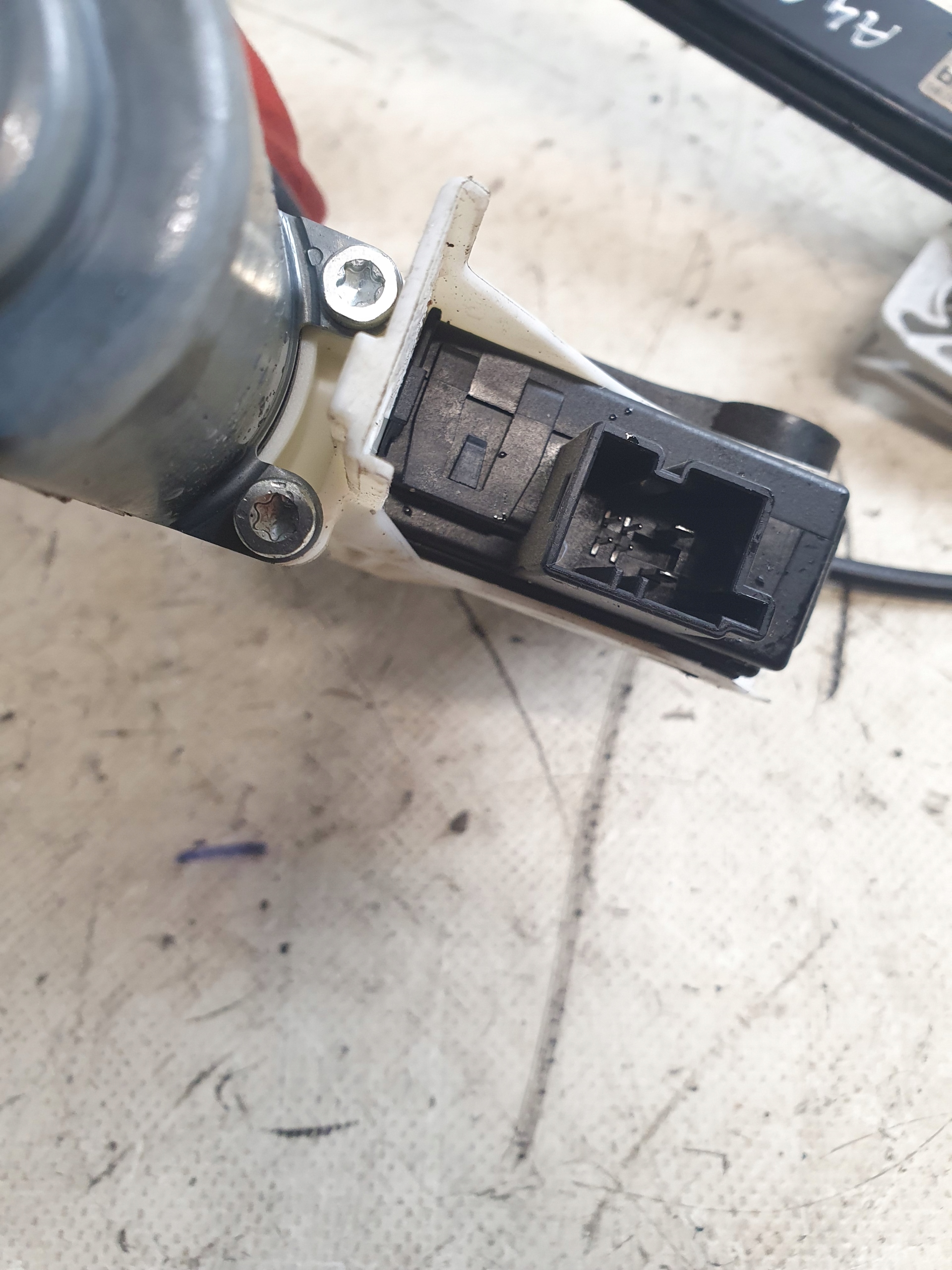 window regulator AUDI A4 B8 right rear part 8K0959812