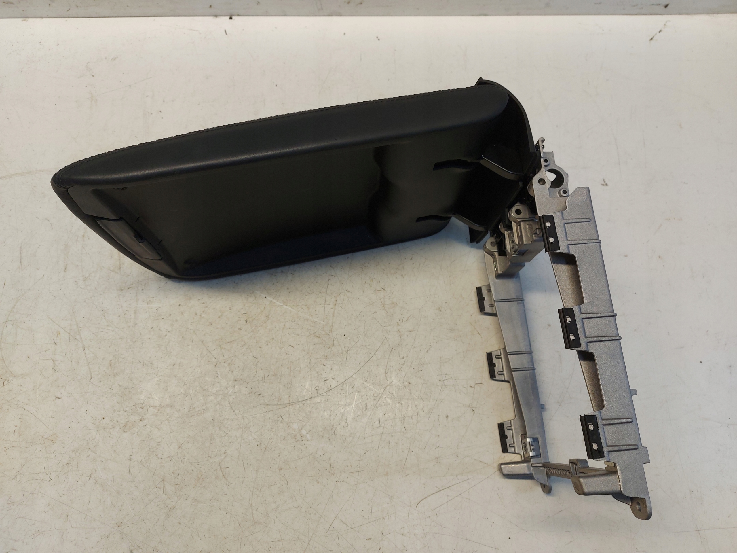 AUDI A8 D5 4N armrest