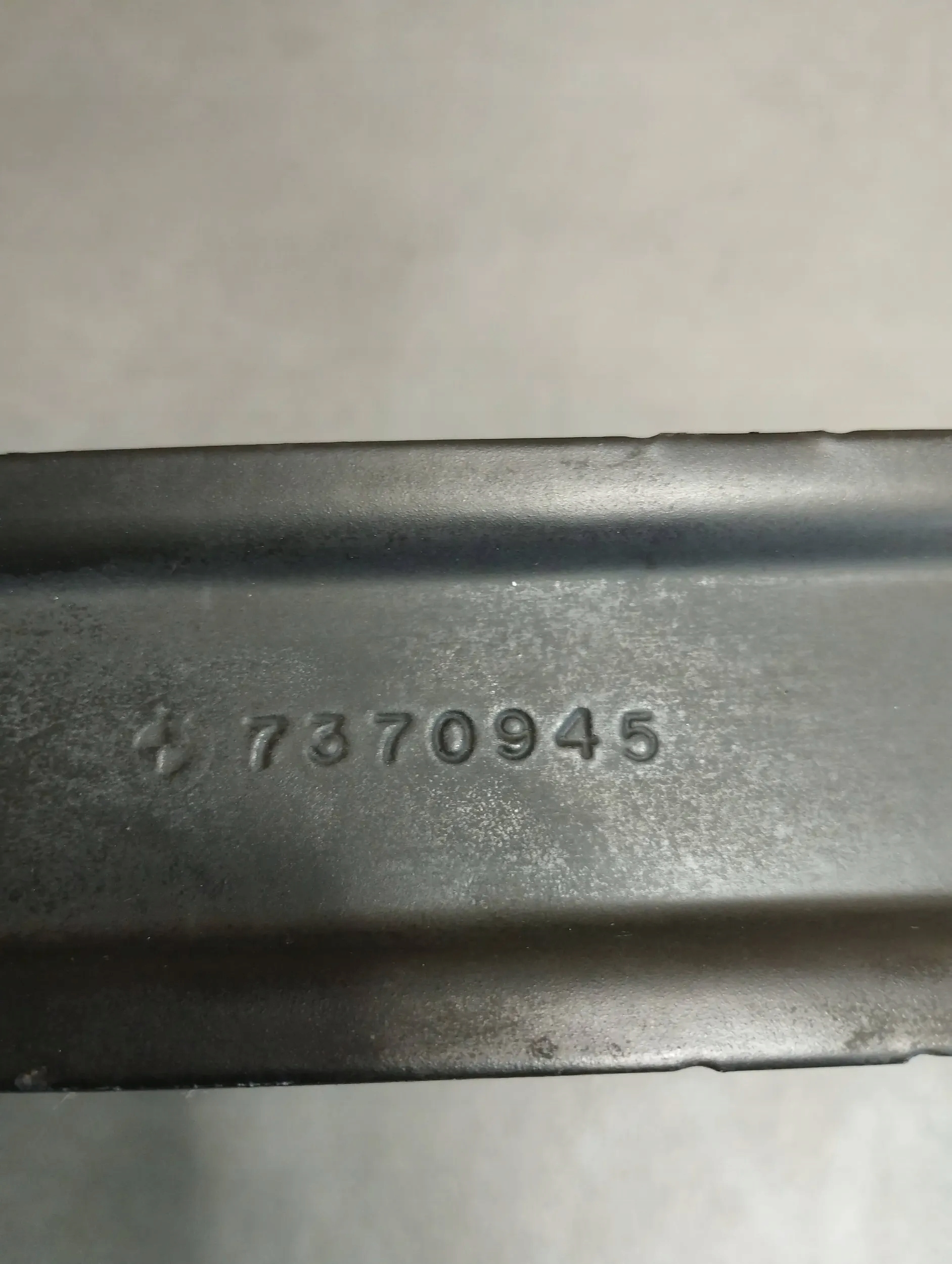 BMW X5 F15 OBEJMA Behälter 7370945