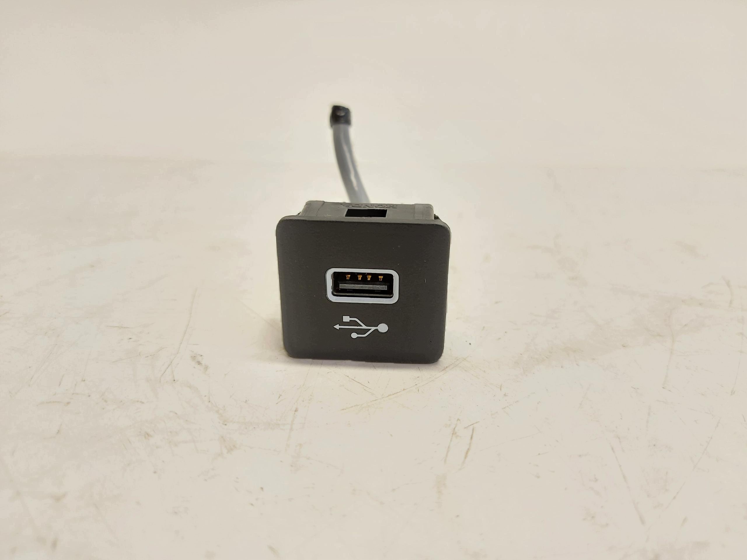 Honda HR-V III eHEV adapter USB modul