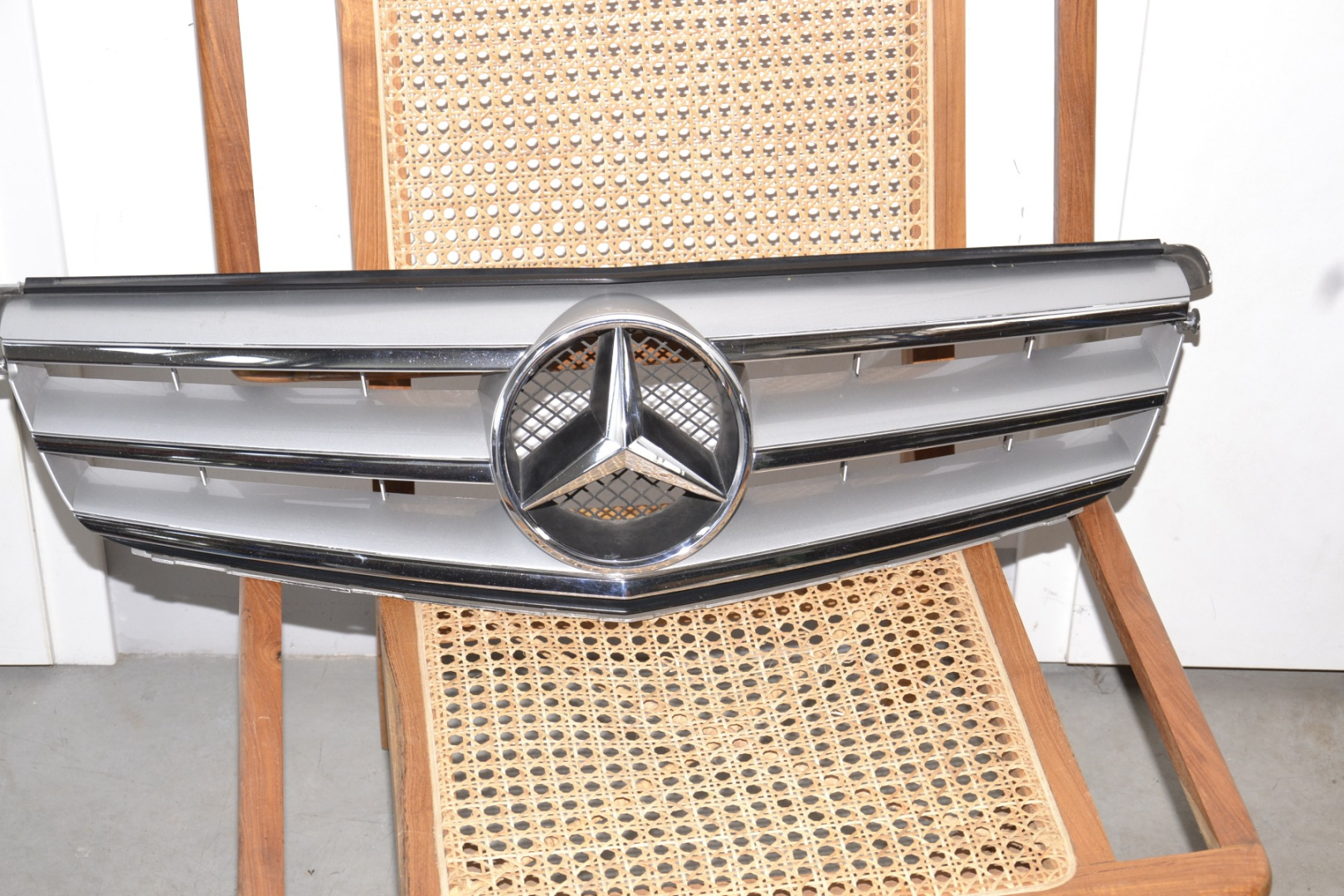 Mercedes W204 grill c klasa A2048800023