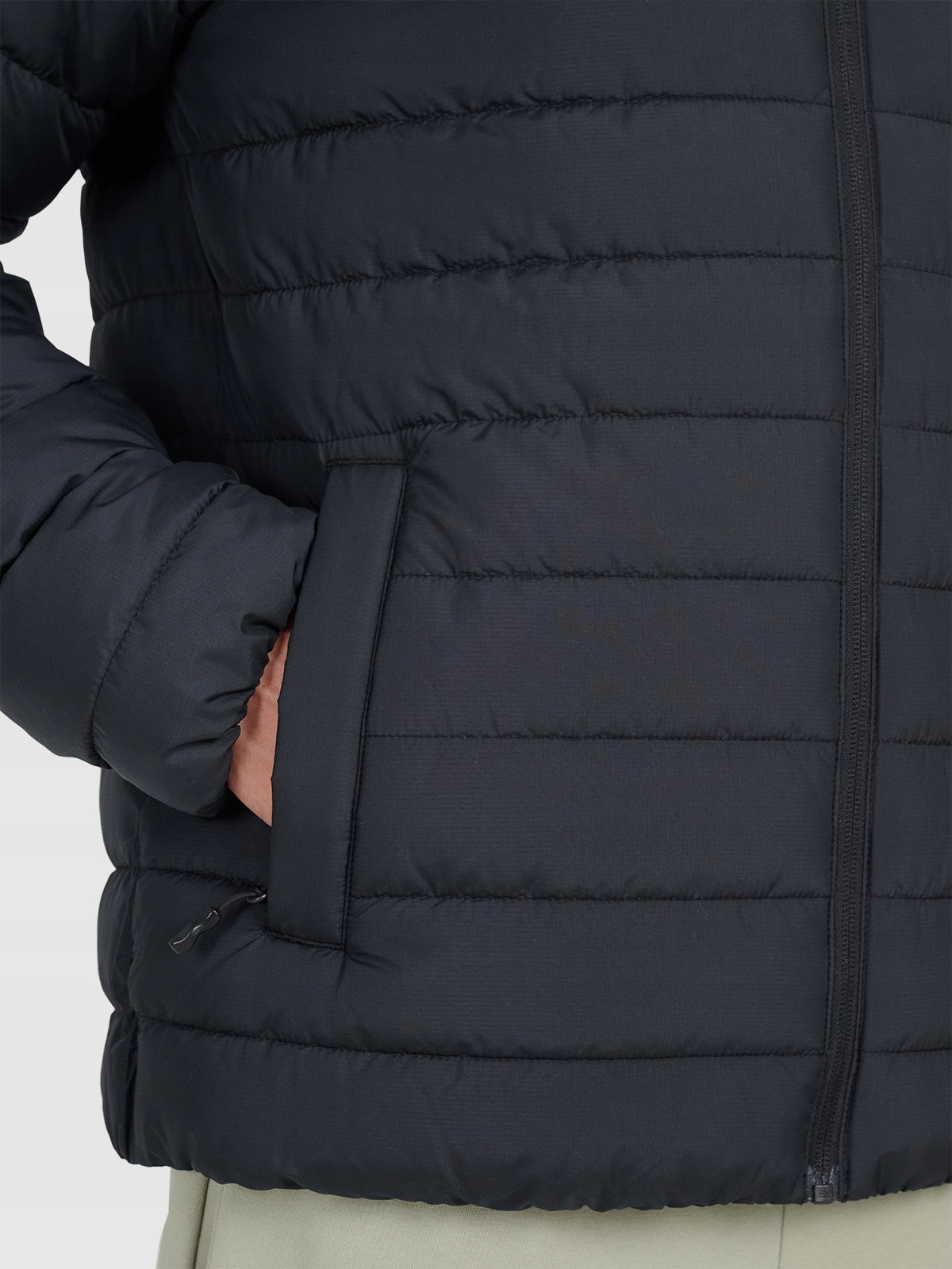 4F bunda s kapucí se syntetickou výplní 4FWAW25TDJAM598 černá