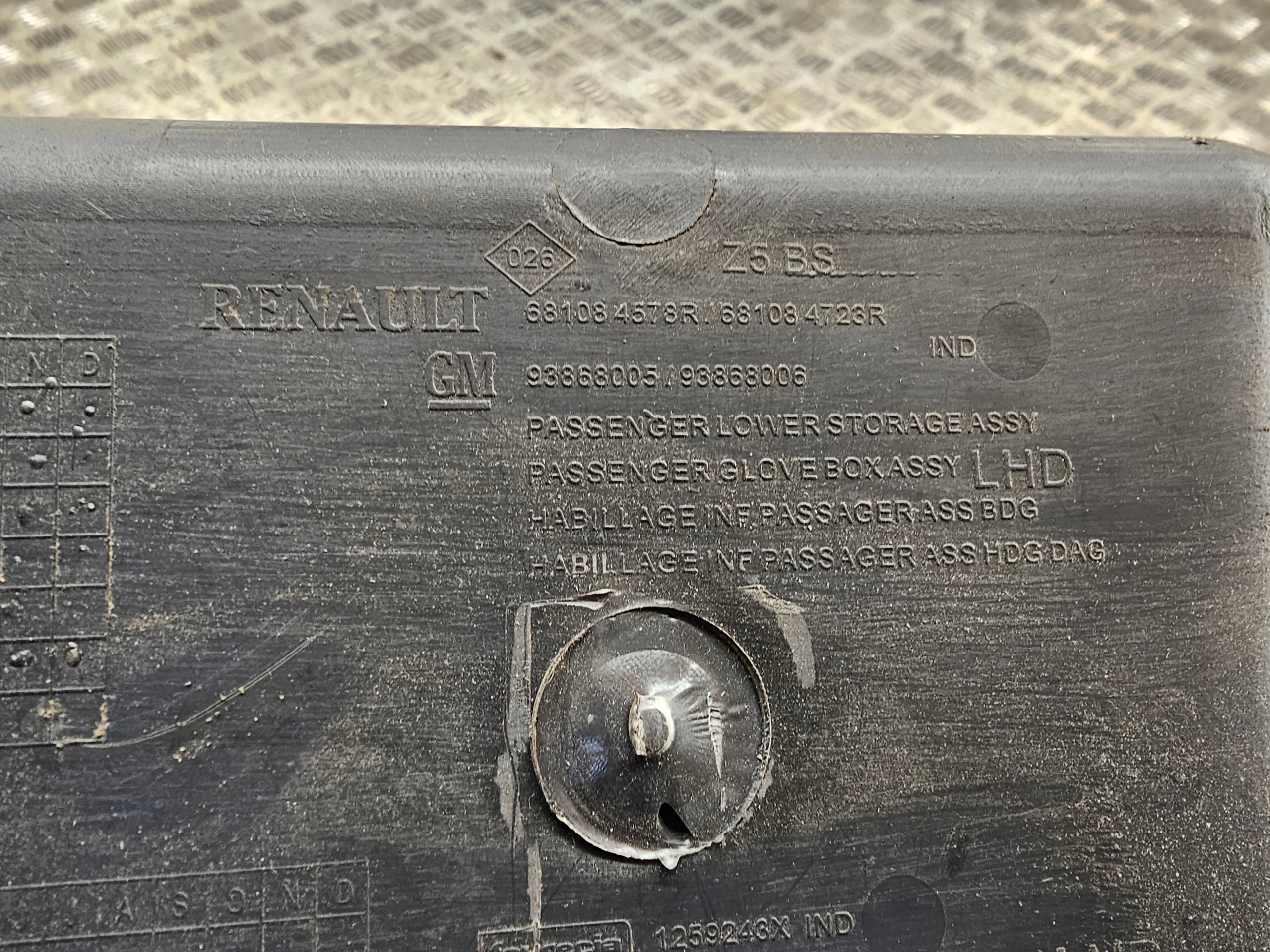 passenger compartment TRAFIC VIVARO III 681084578R