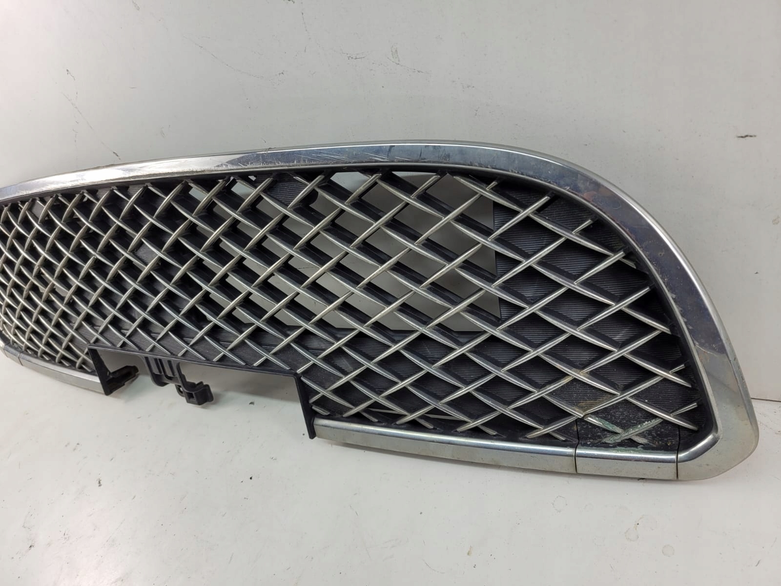 Daihatsu TREVIS решетка радиатора