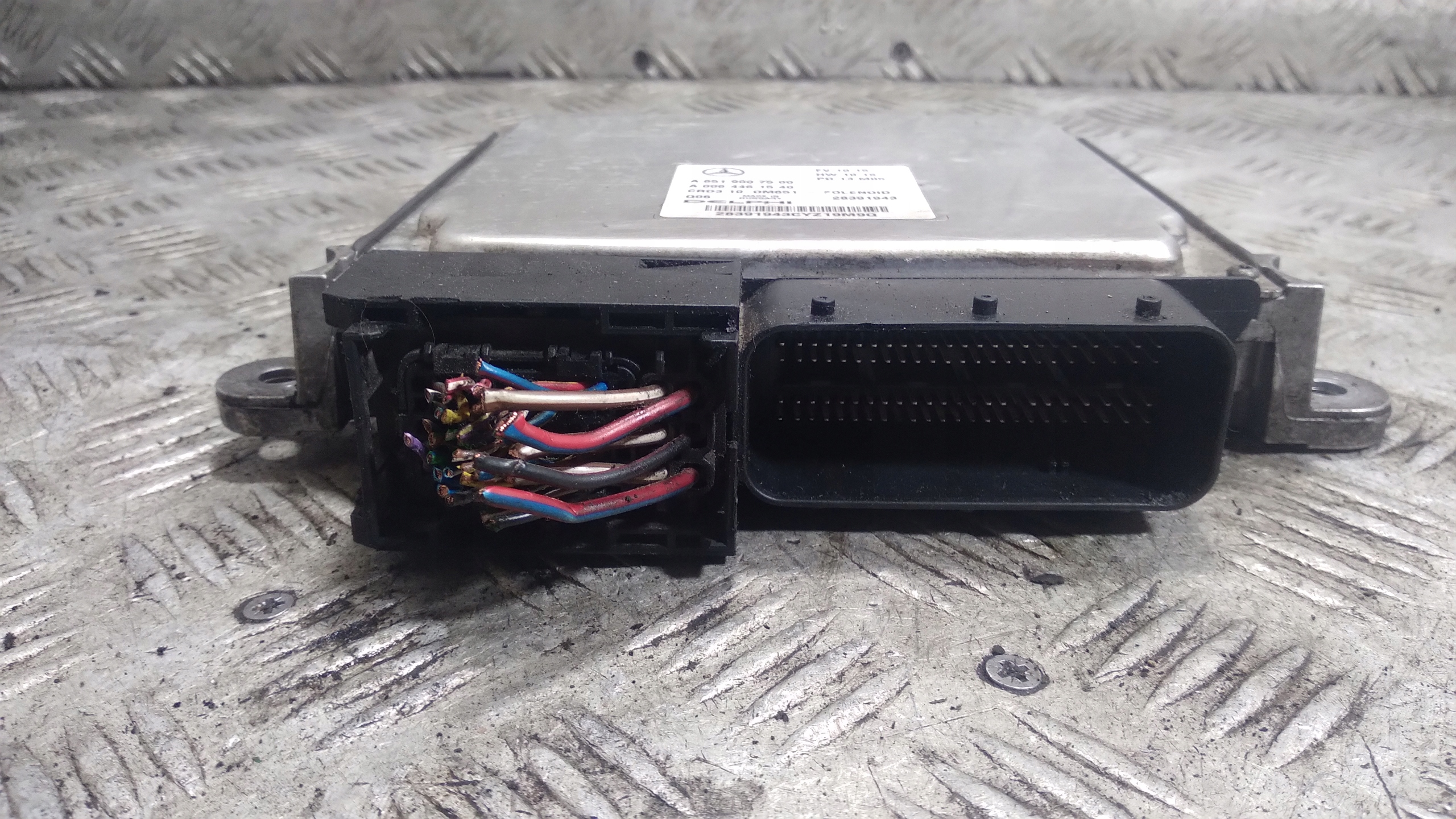 computer of the engine control unit MERCEDES-BENZ C-KLASA W204 A6519007500