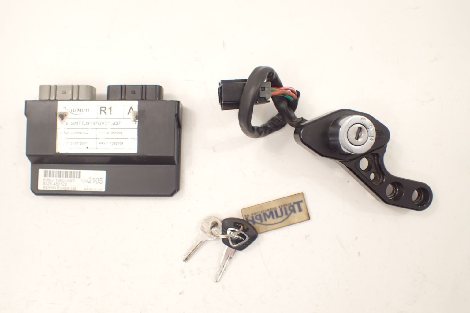 Triumph Thruxton 900 08-15 Stacyjka kluczyk moduł wlew
