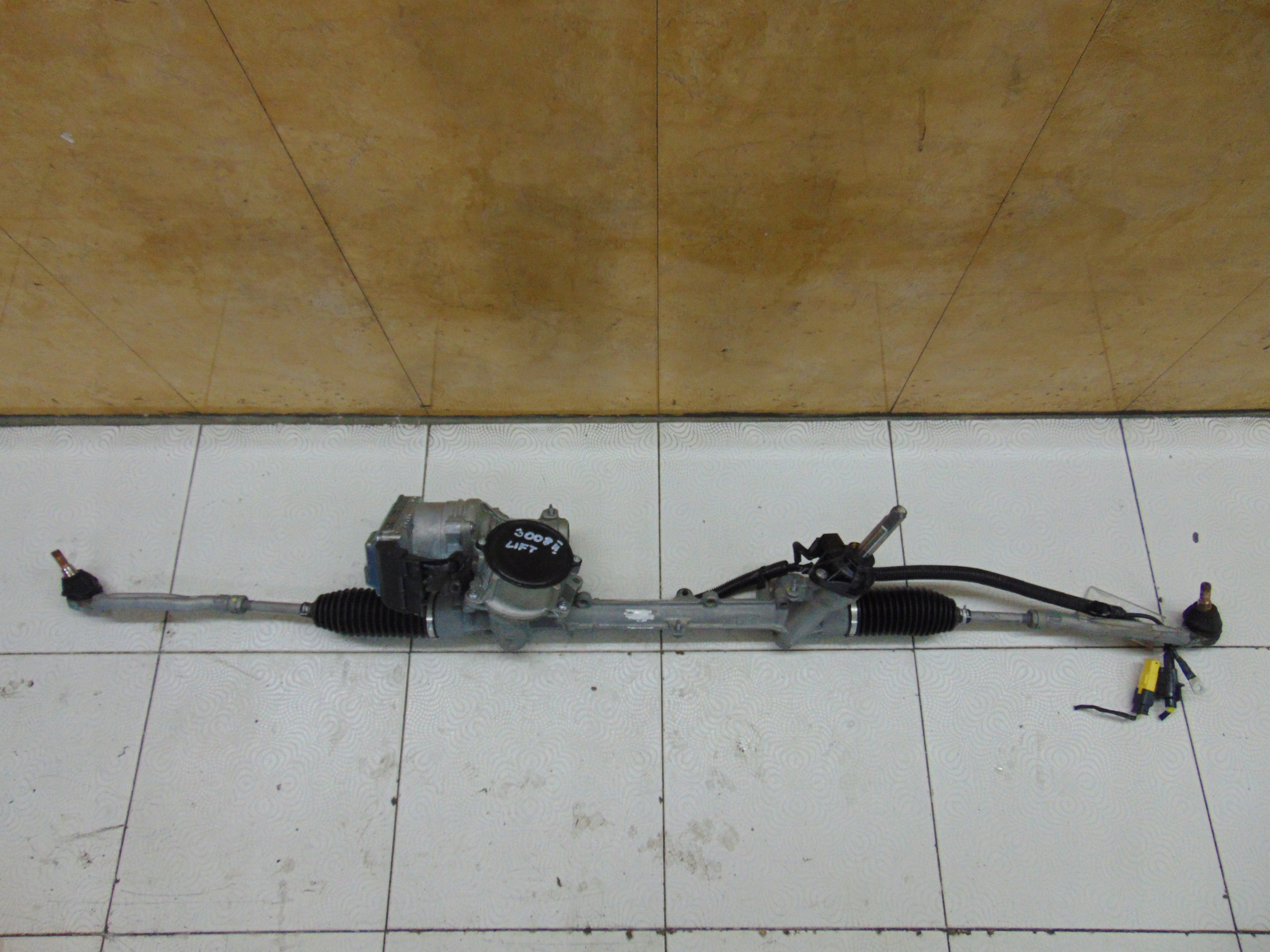 BOÎTER DIRECTION TOYOTA RAV4 V 5