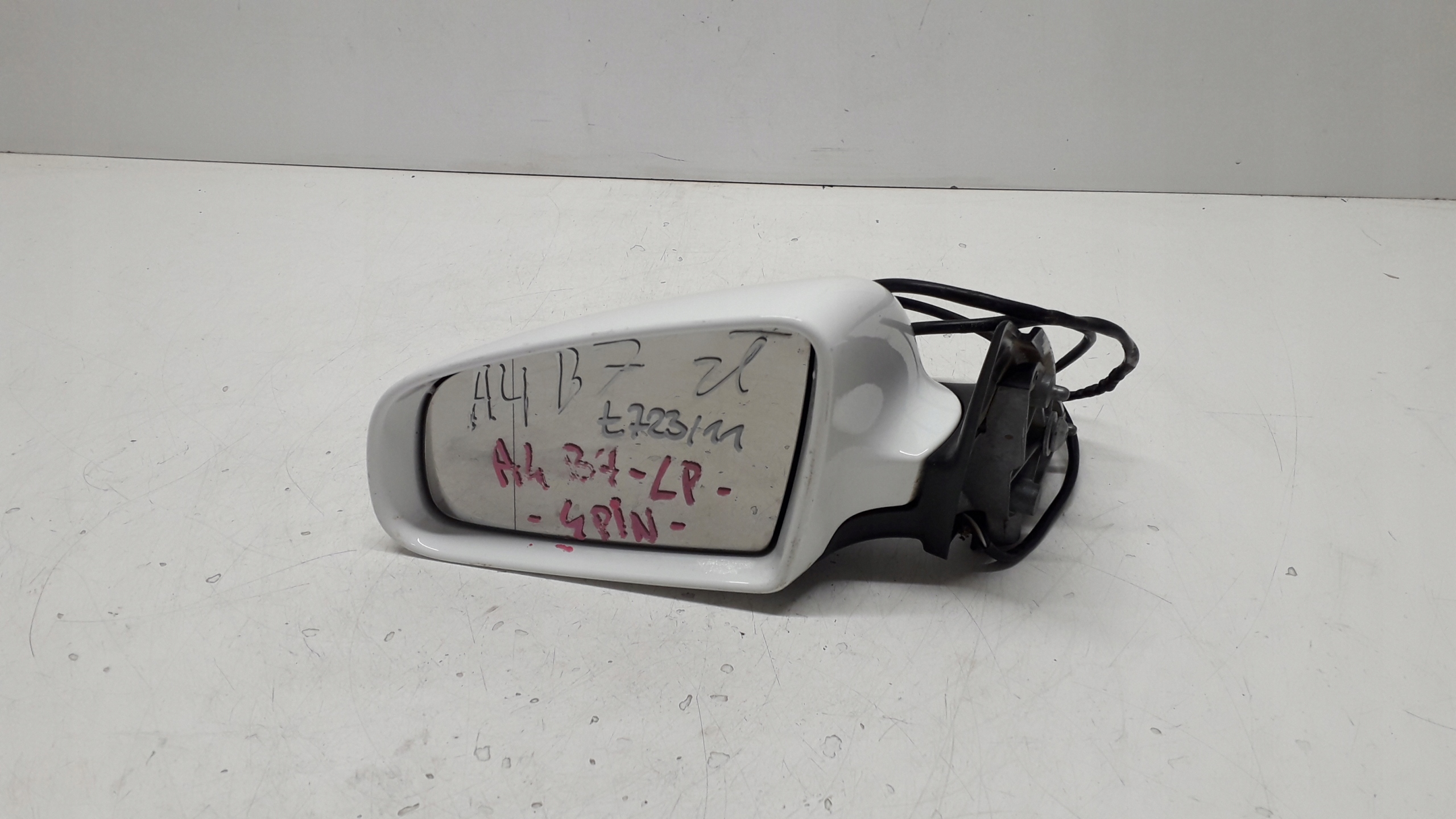 AUDI A4 B7 04-08 LUSTERKO LEWE 5PIN